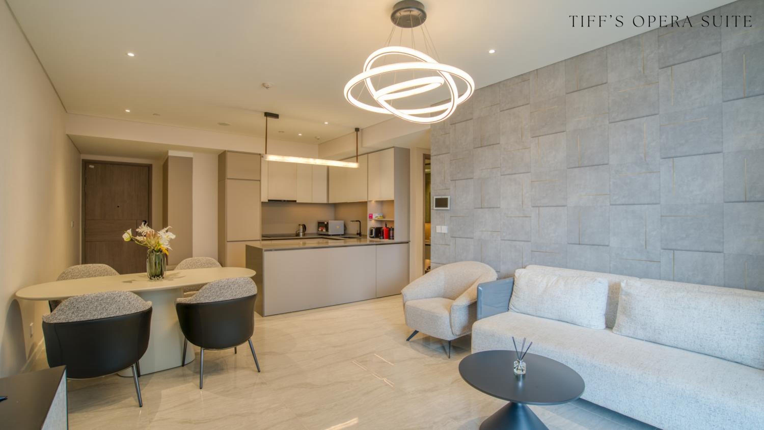 Metropole Thu Thiem - Tiff's Opera Suite