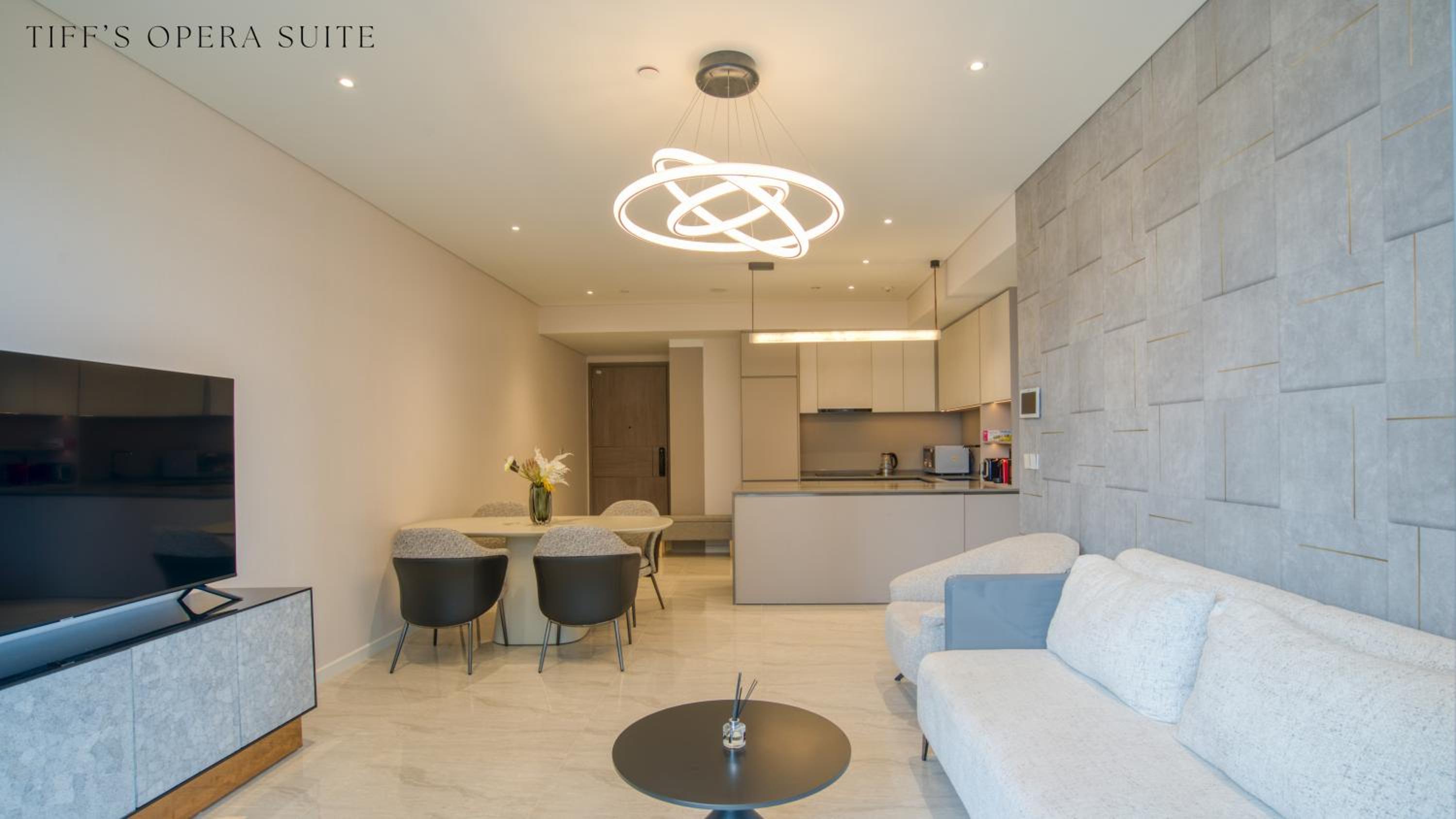 Metropole Thu Thiem - Tiff's Opera Suite