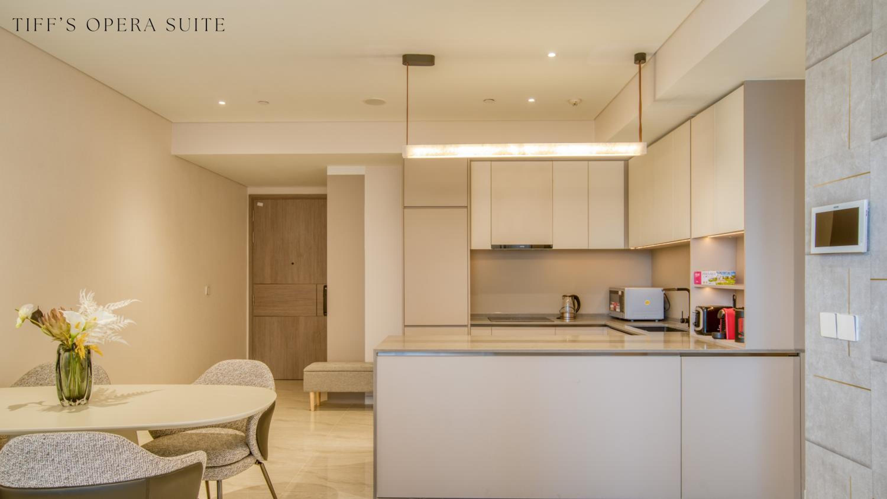 Metropole Thu Thiem - Tiff's Opera Suite