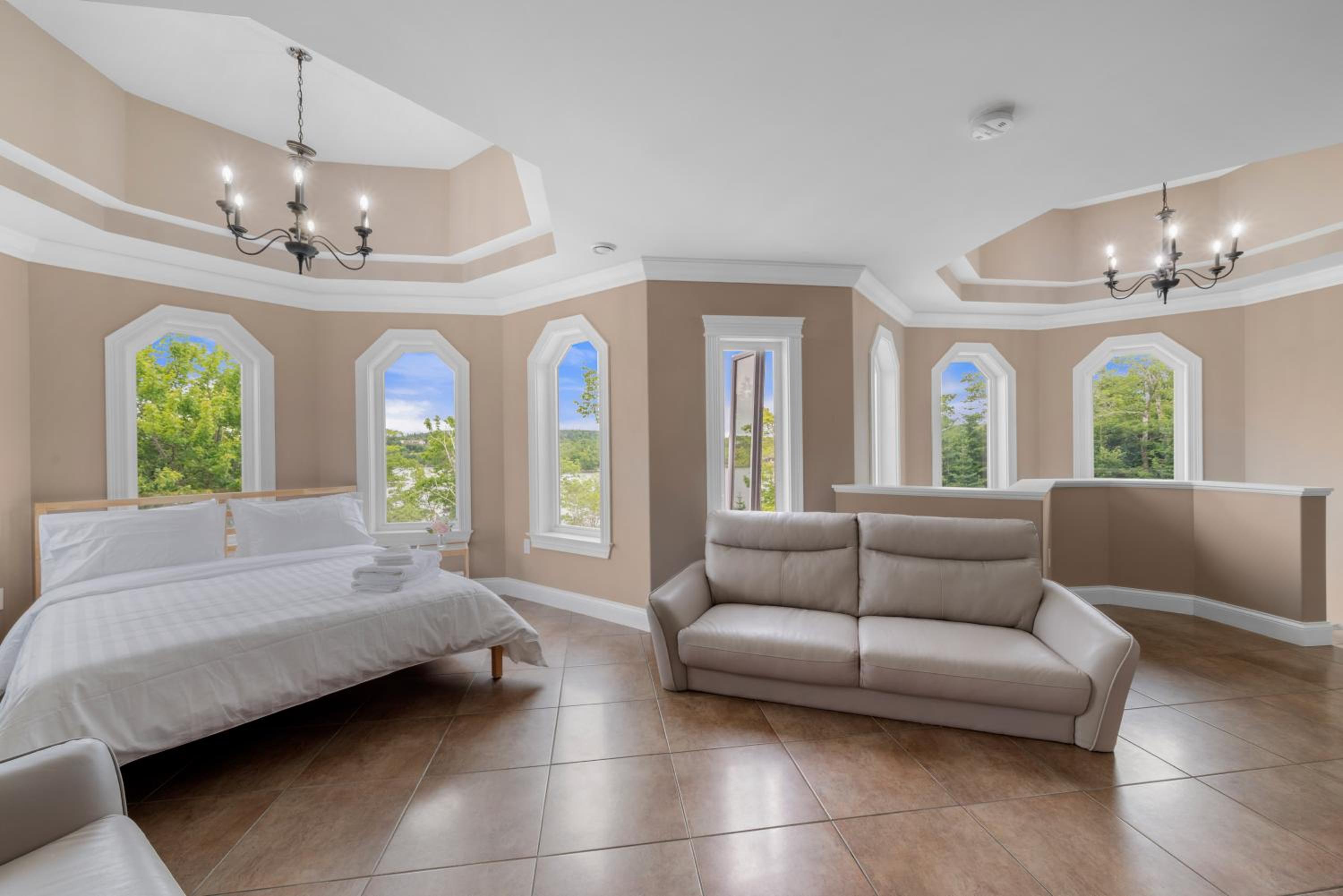 Tranquil Chateau on Moody Lake