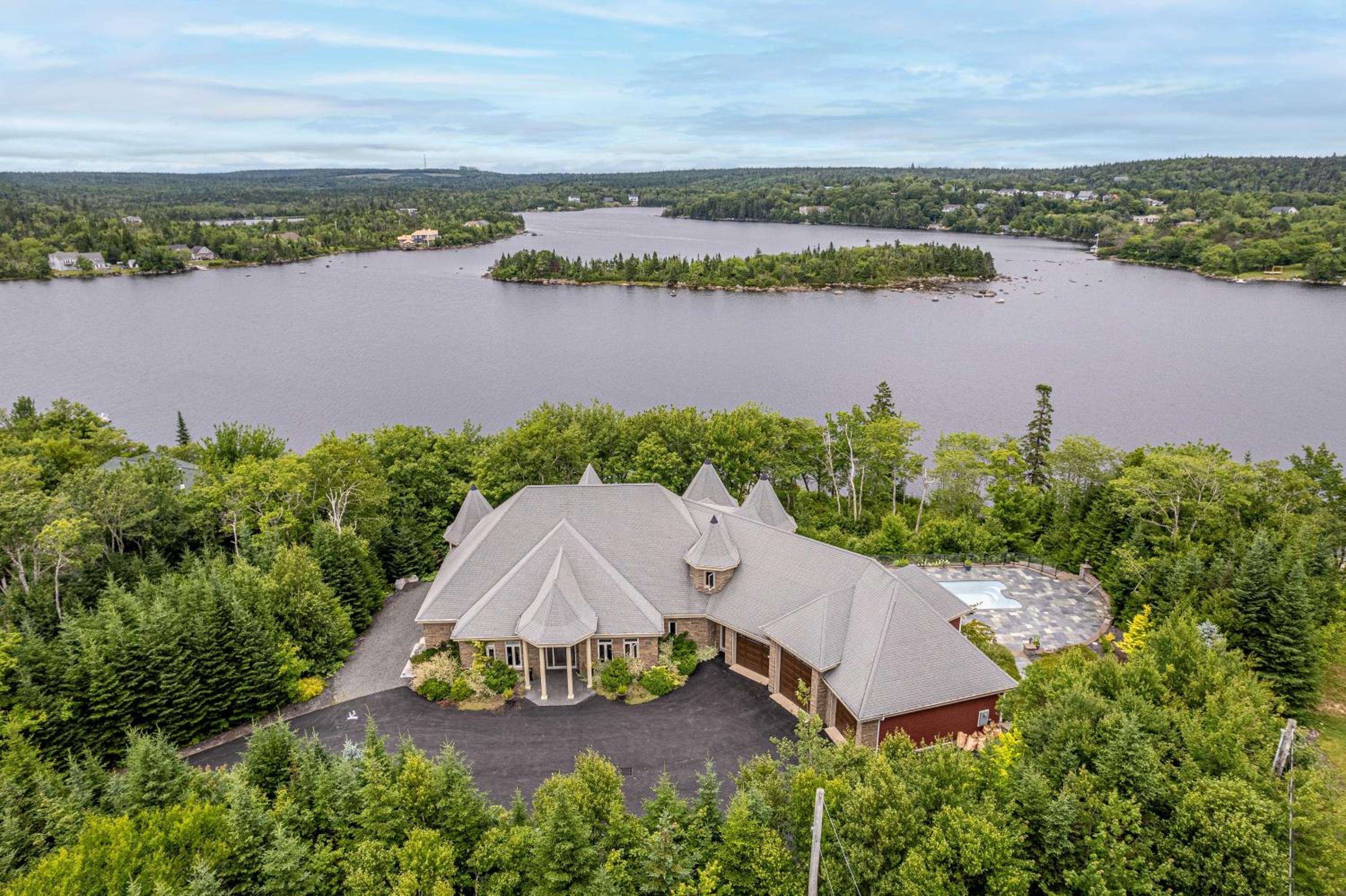 Tranquil Chateau on Moody Lake