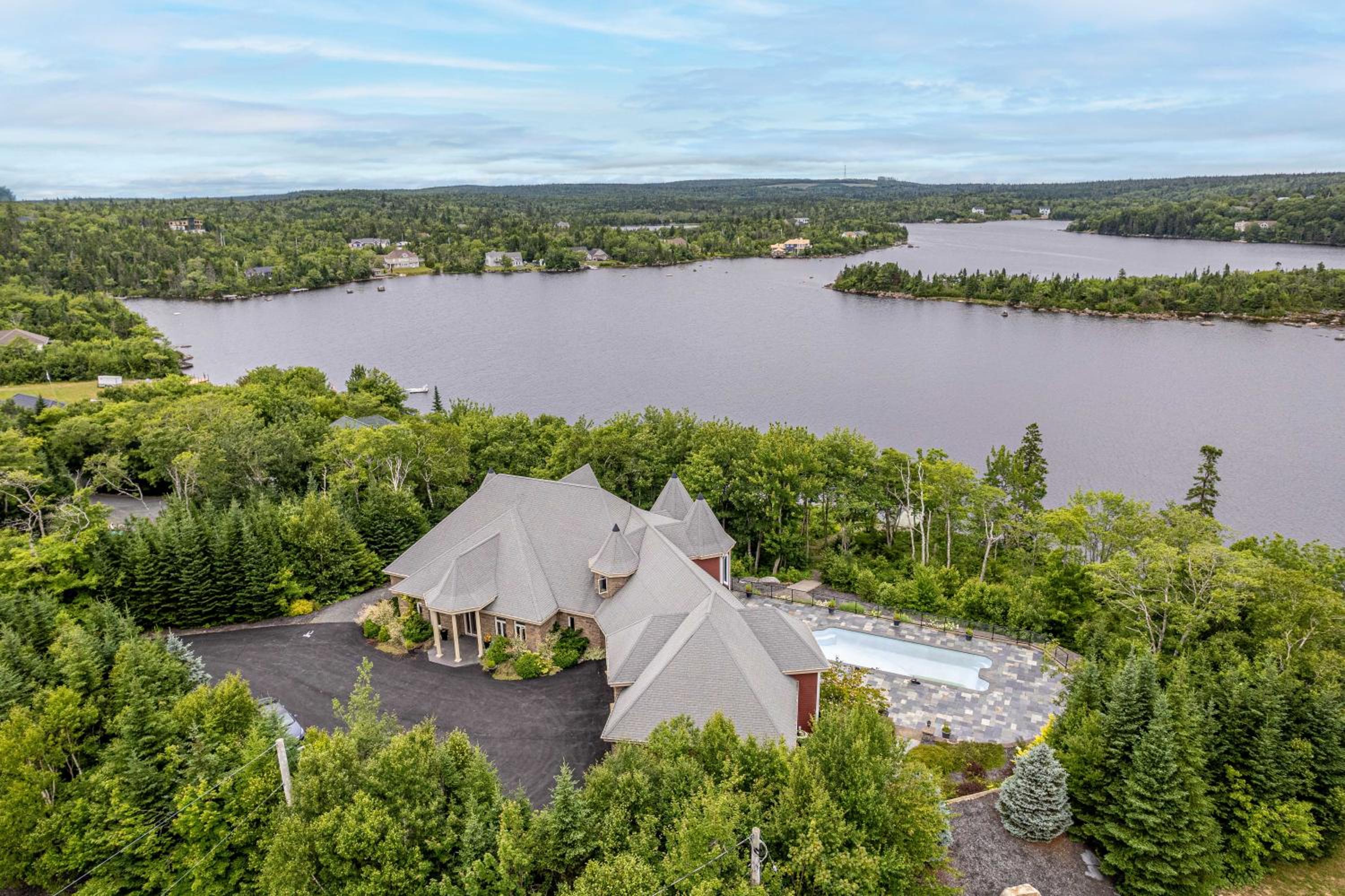 Tranquil Chateau on Moody Lake