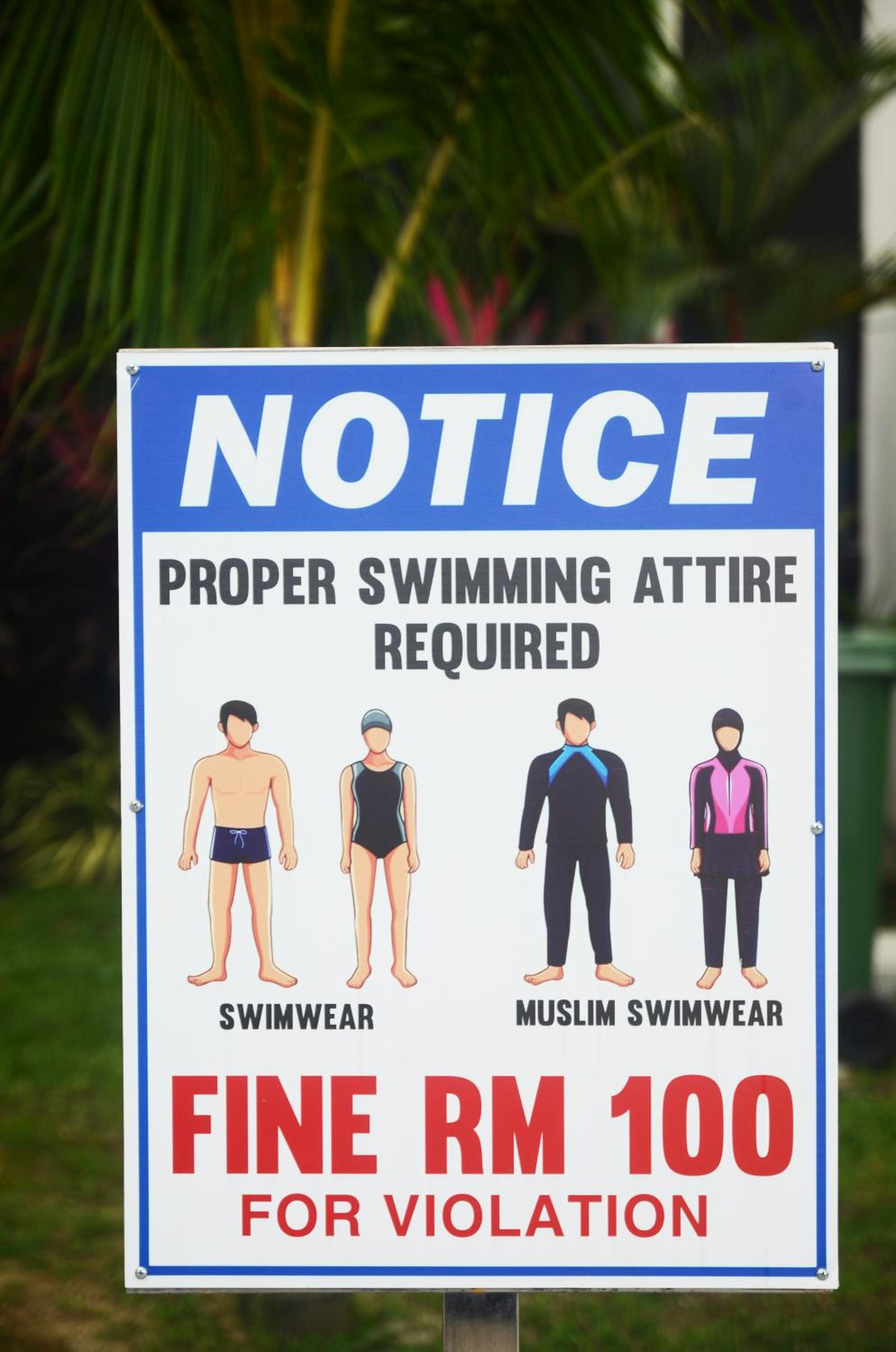 Cosy Cream Suite PoolView Station18 Ipoh photo 6