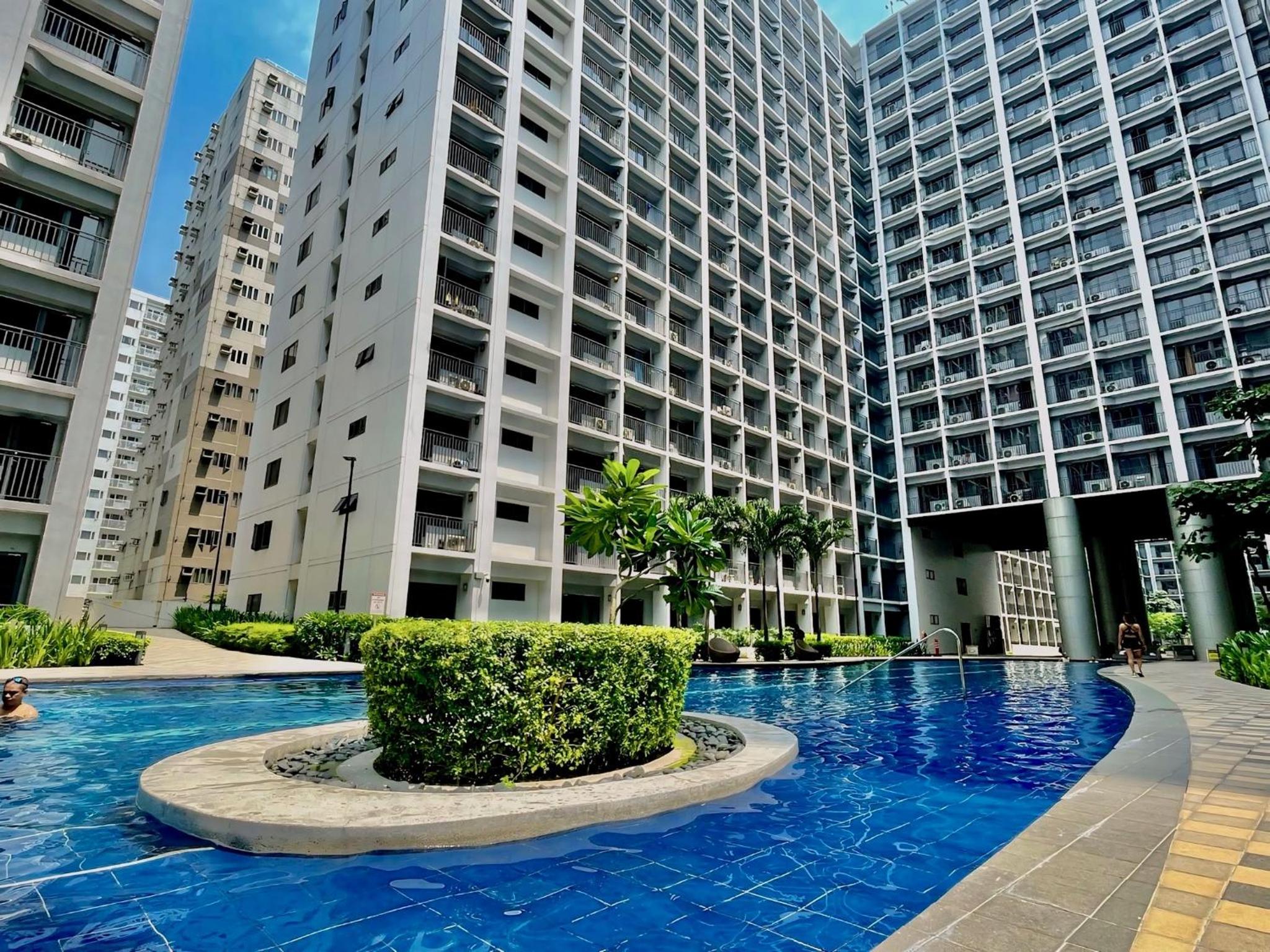 Staycation near Mall of Asia, Condotel with King Bed view 5
