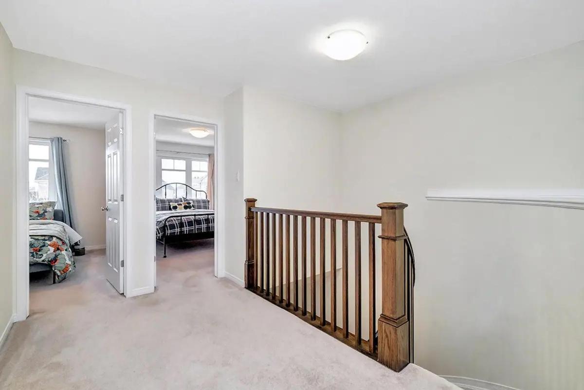 Modern Townhome Near Ottawa Attractions