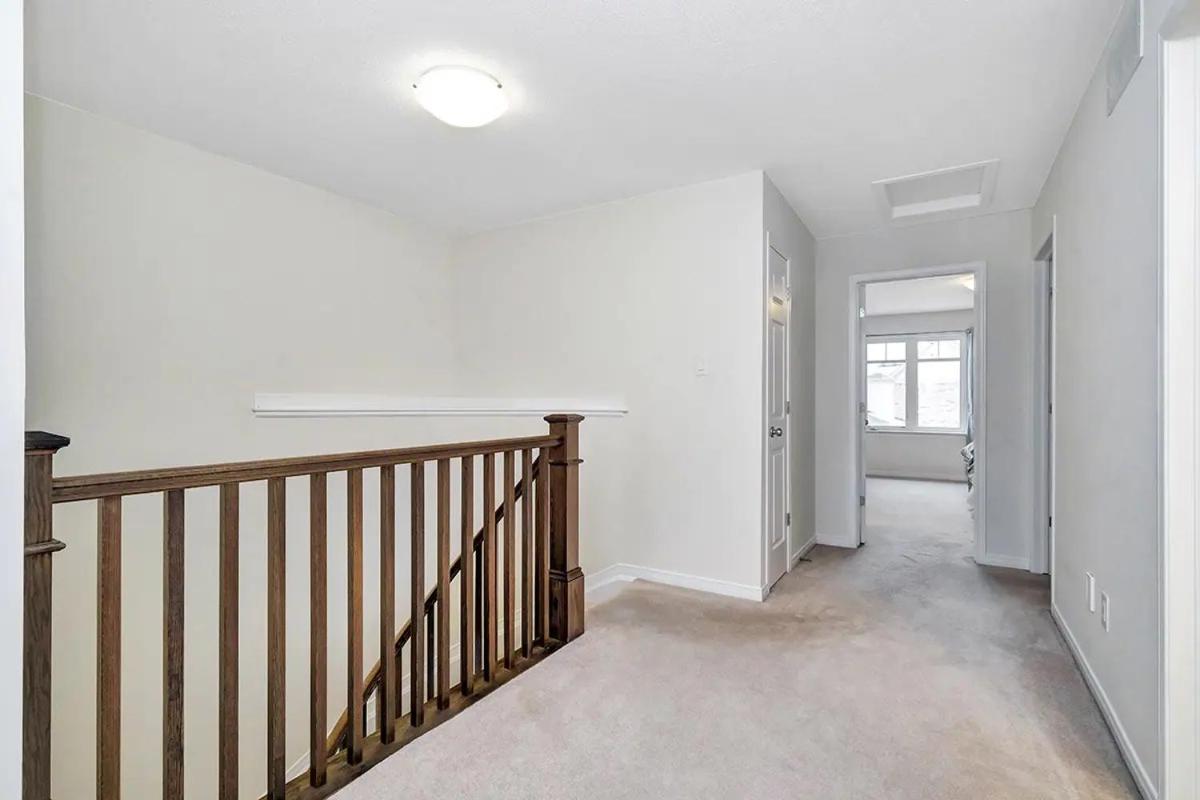 Modern Townhome Near Ottawa Attractions