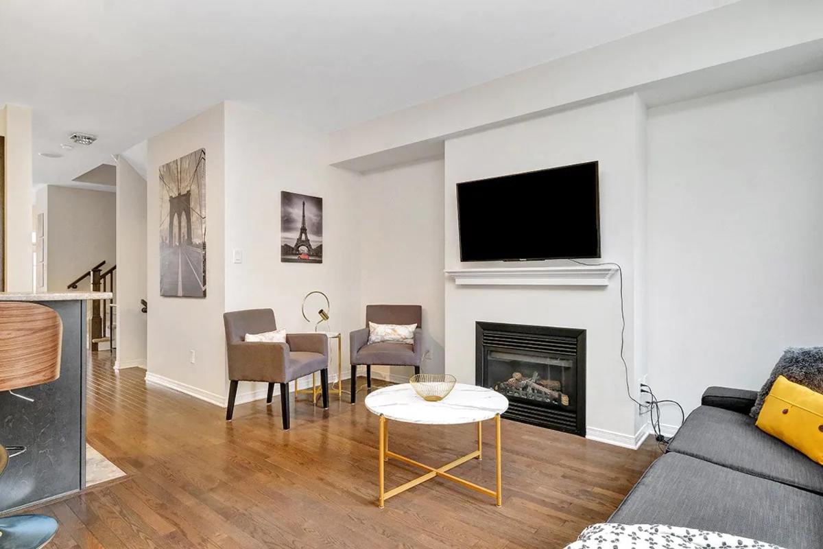 Modern Townhome Near Ottawa Attractions