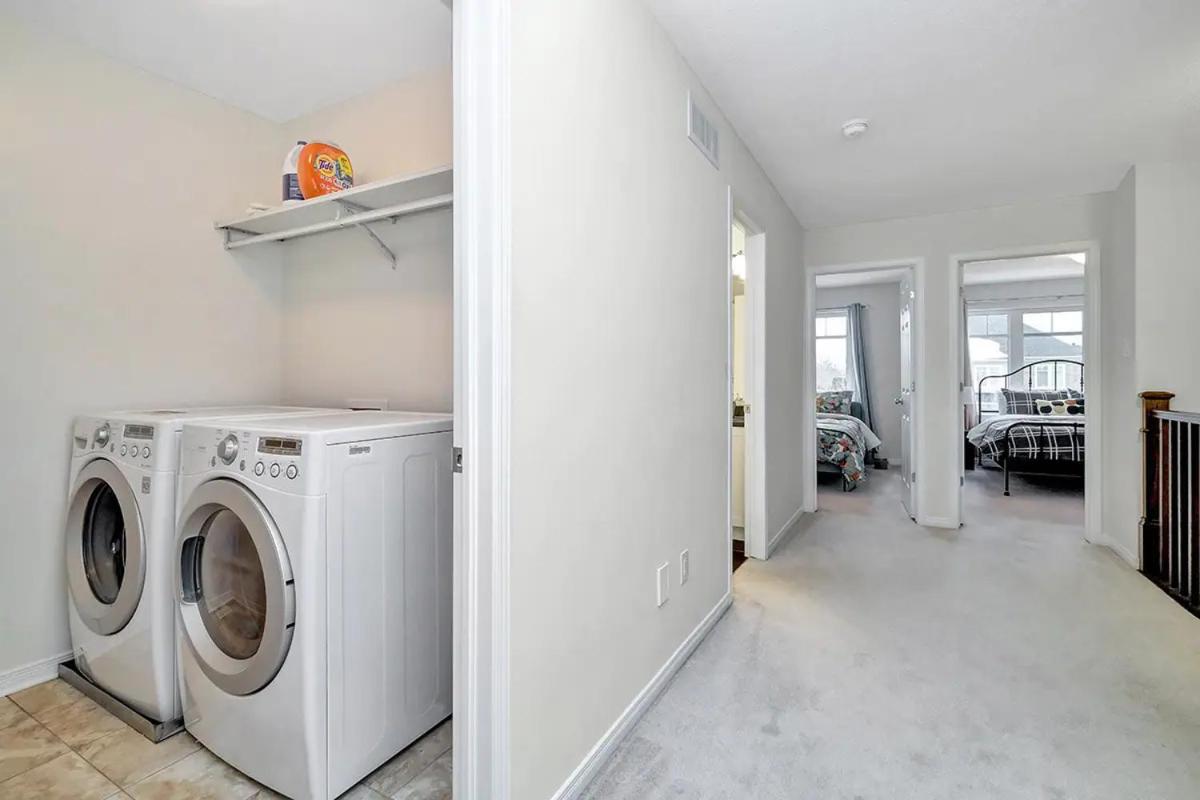 Modern Townhome Near Ottawa Attractions