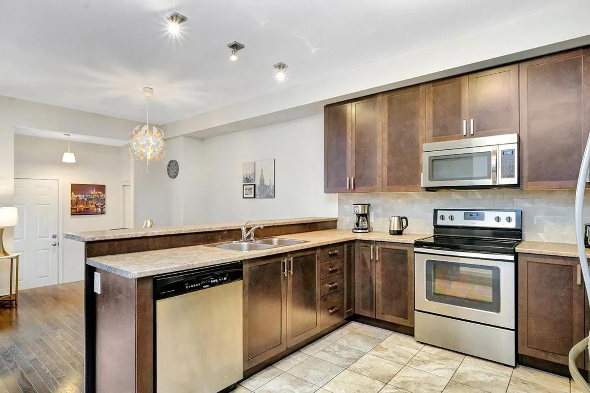 Modern Townhome Near Ottawa Attractions