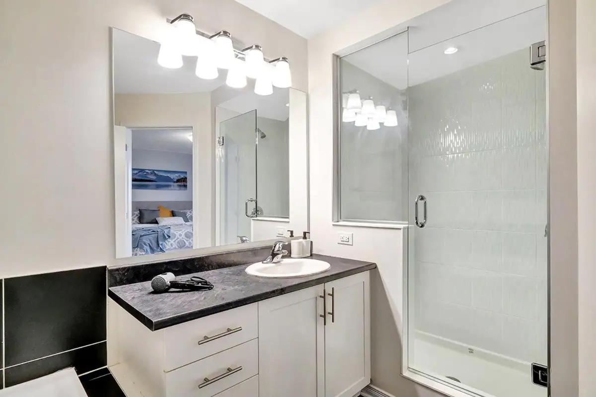 Modern Townhome Near Ottawa Attractions