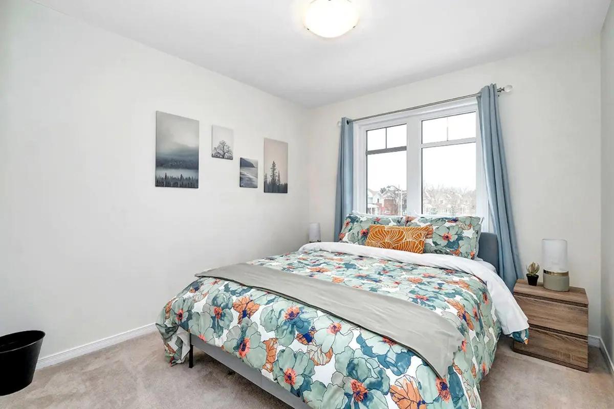 Modern Townhome Near Ottawa Attractions