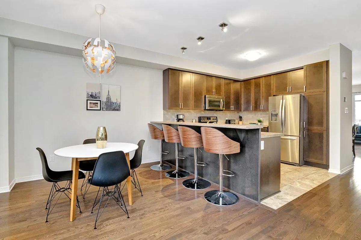 Modern Townhome Near Ottawa Attractions