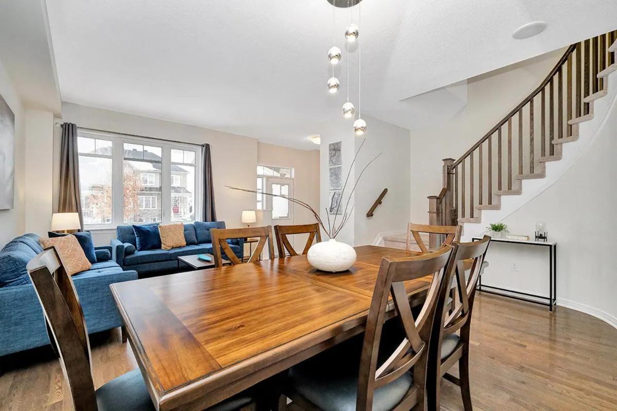 Modern Townhome Near Ottawa Attractions