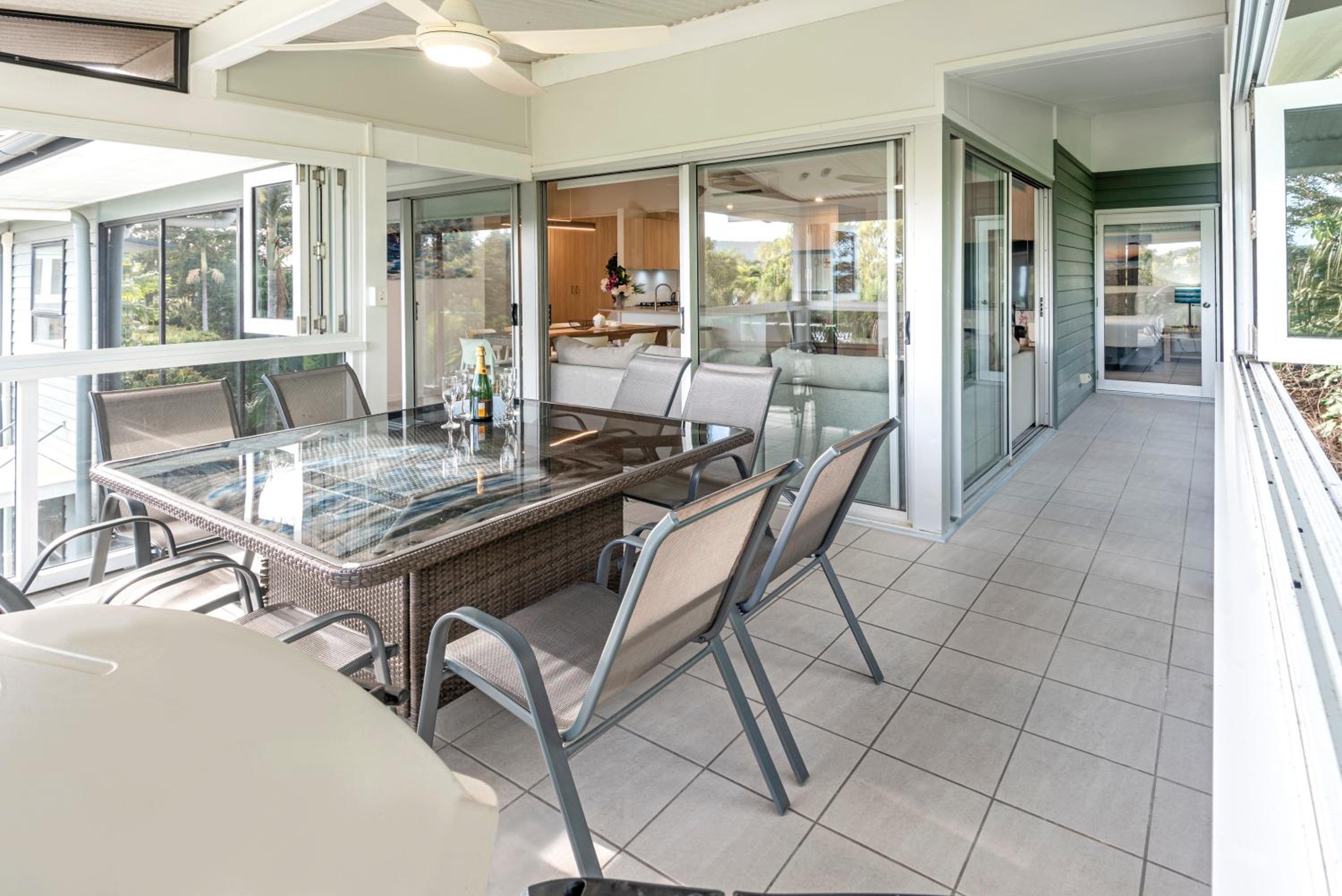 Oasis Apartments on Hamilton Island by HIHA