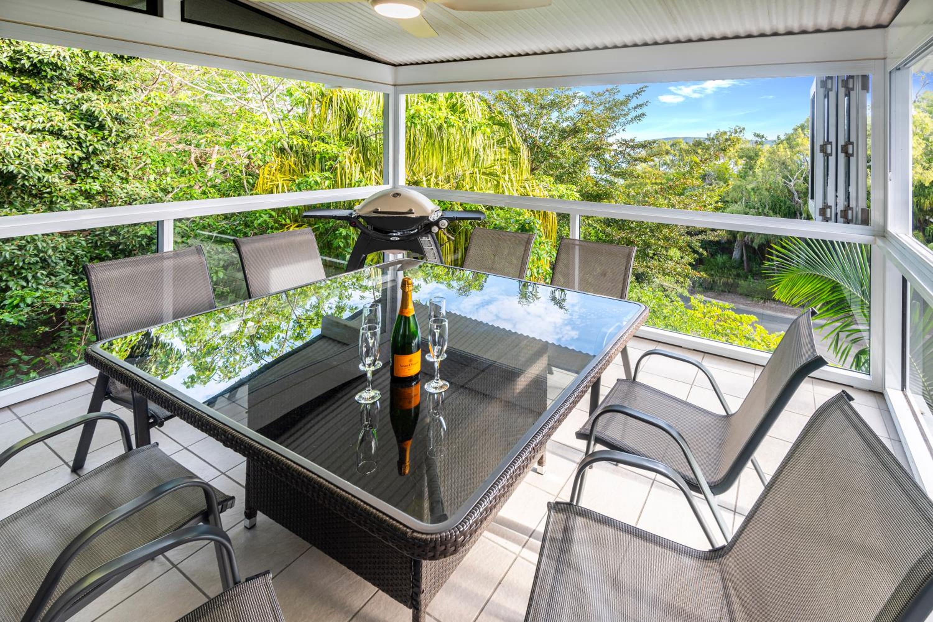 Oasis Apartments on Hamilton Island by HIHA