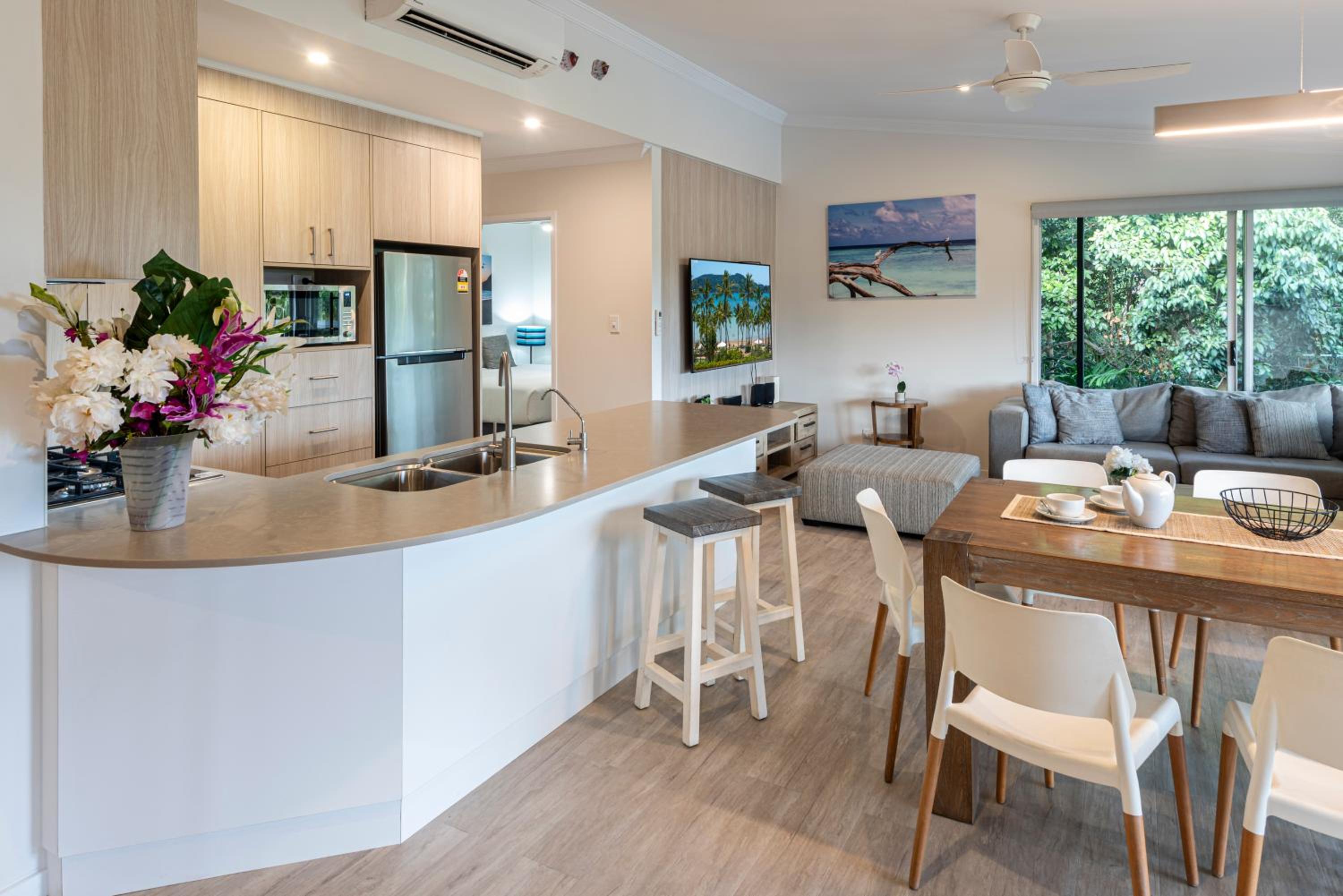 Oasis Apartments on Hamilton Island by HIHA