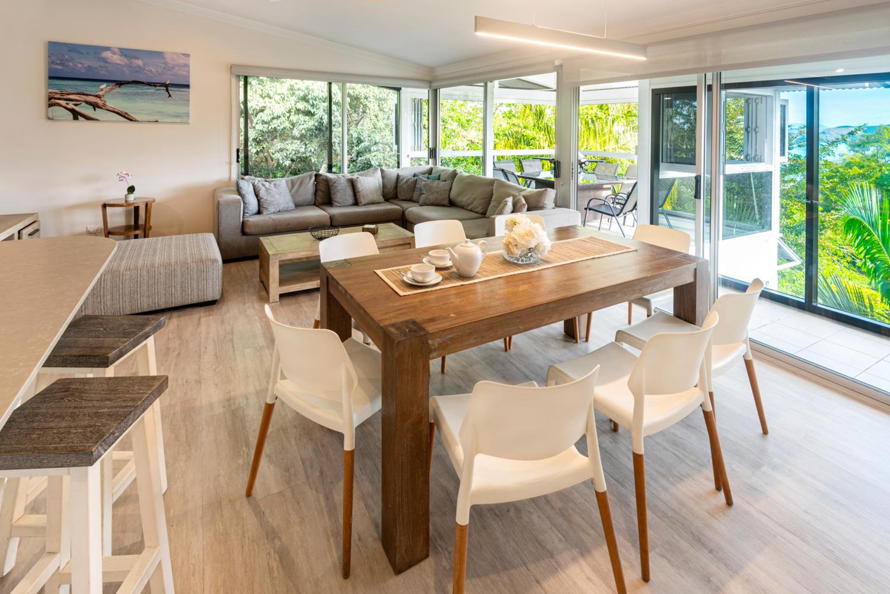 Oasis Apartments on Hamilton Island by HIHA
