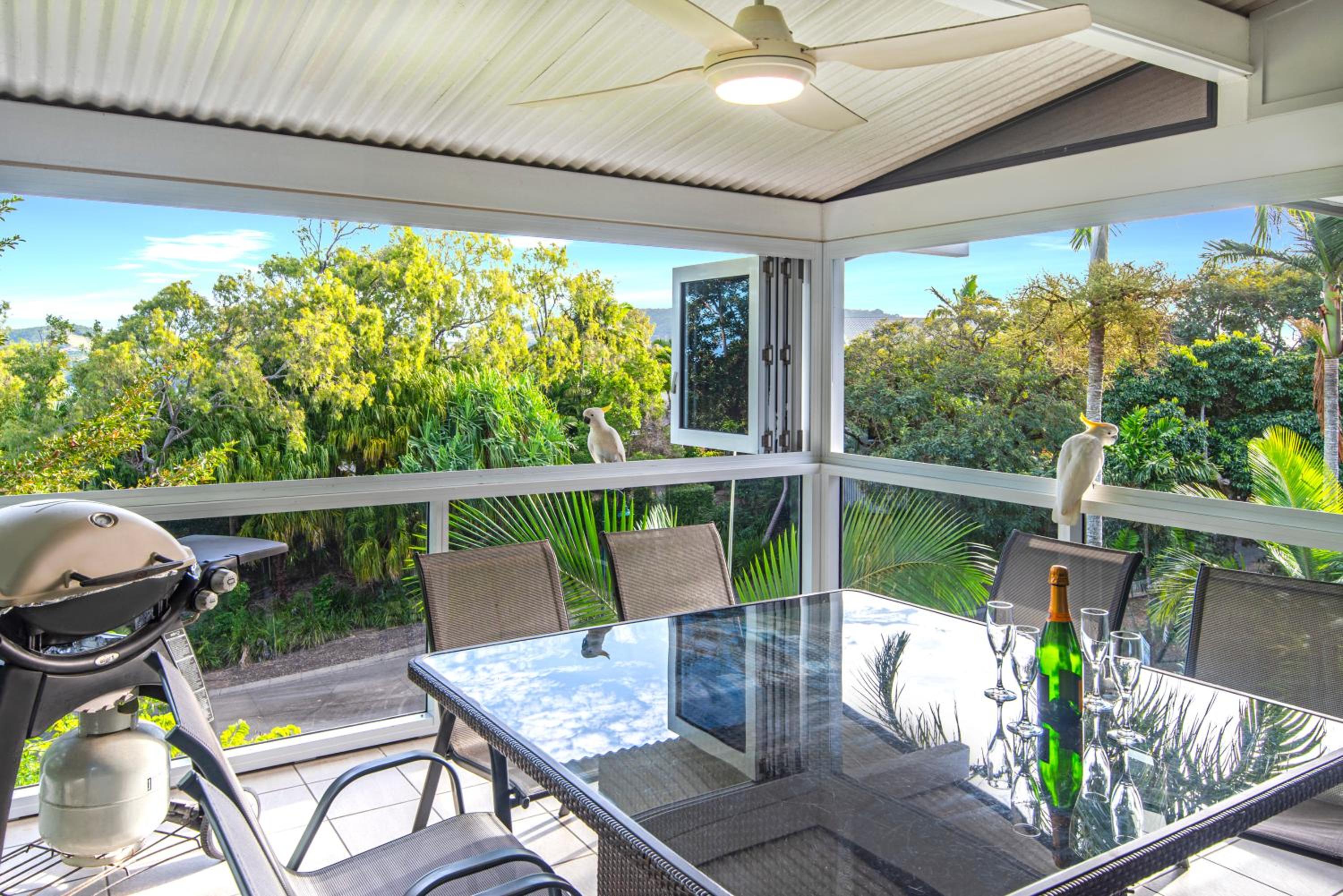 Oasis Apartments on Hamilton Island by HIHA