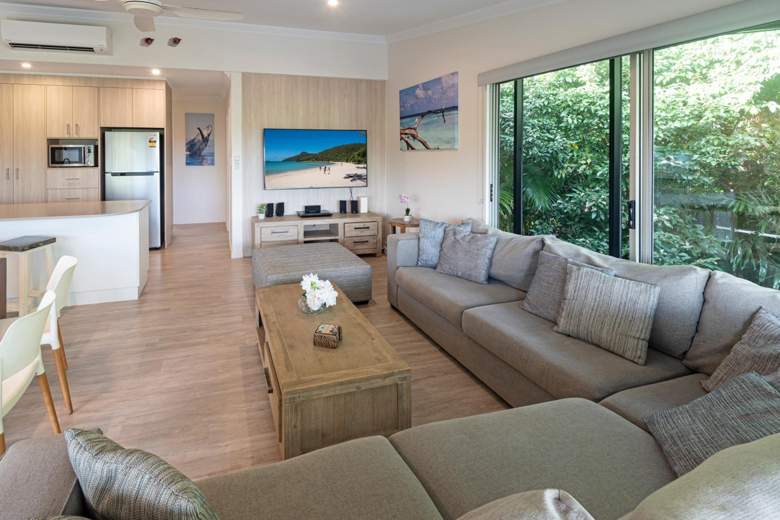 Oasis Apartments on Hamilton Island by HIHA