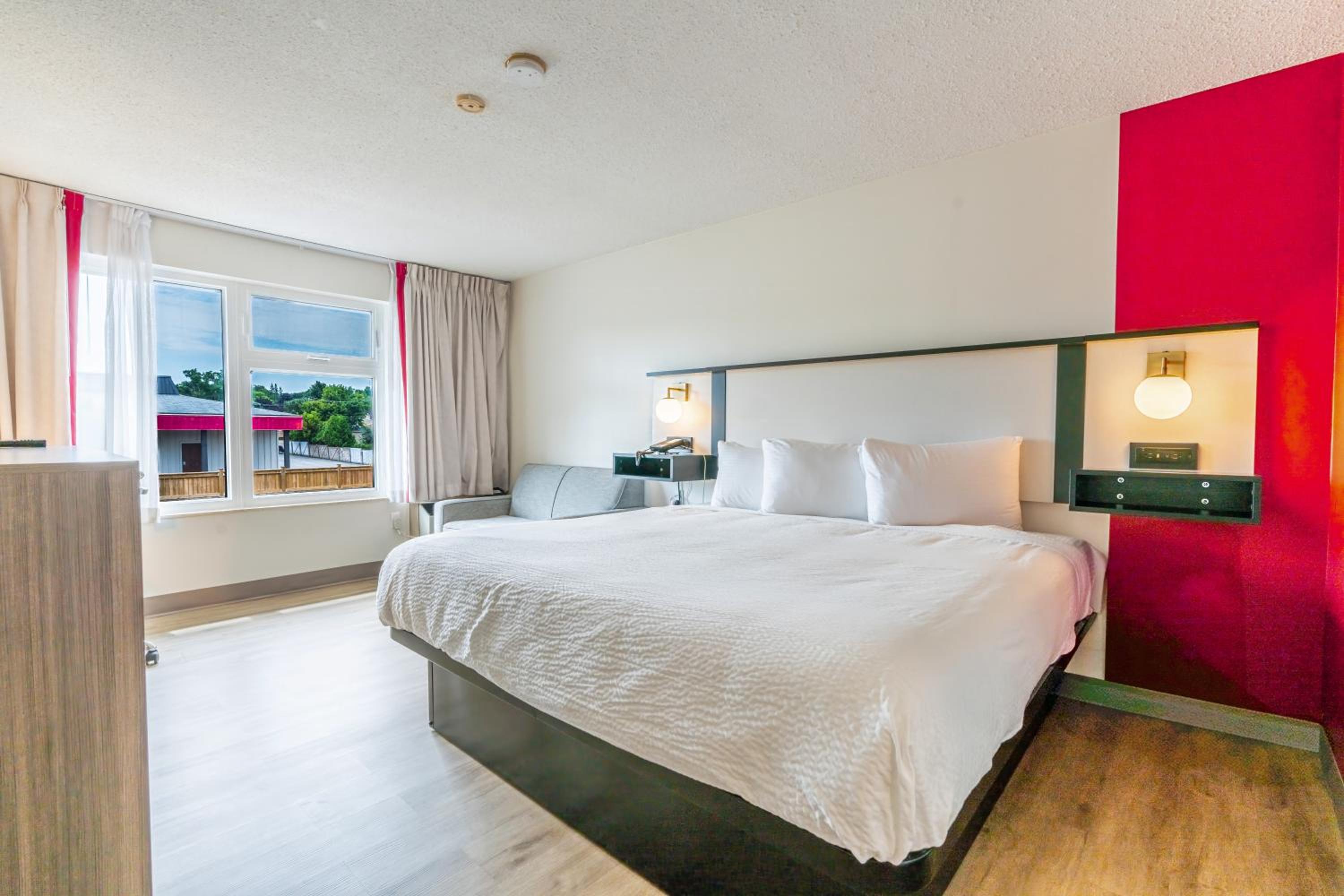 Ramada by Wyndham Kingston view 4