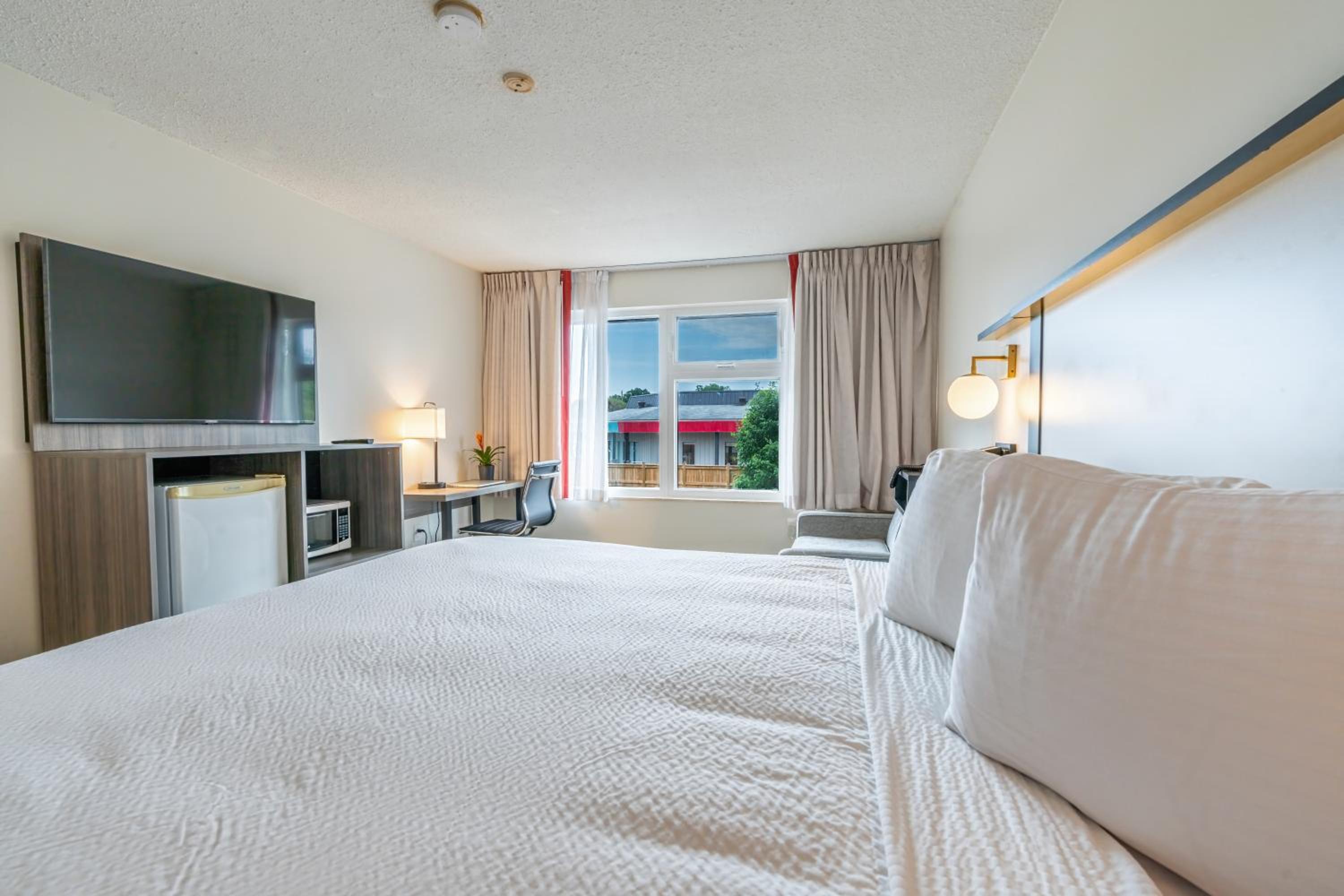 Ramada by Wyndham Kingston view 5
