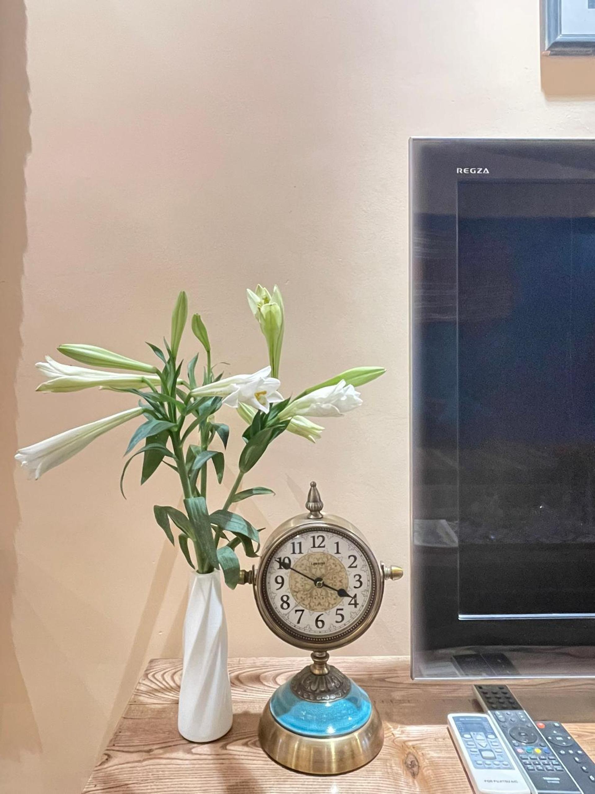 Quiet Private Apartment, 5' to Hoan Kiem Lake, 2 Balconies, 1 Bedroom, Free WIFI - NETFLIX, Zeit Home 506