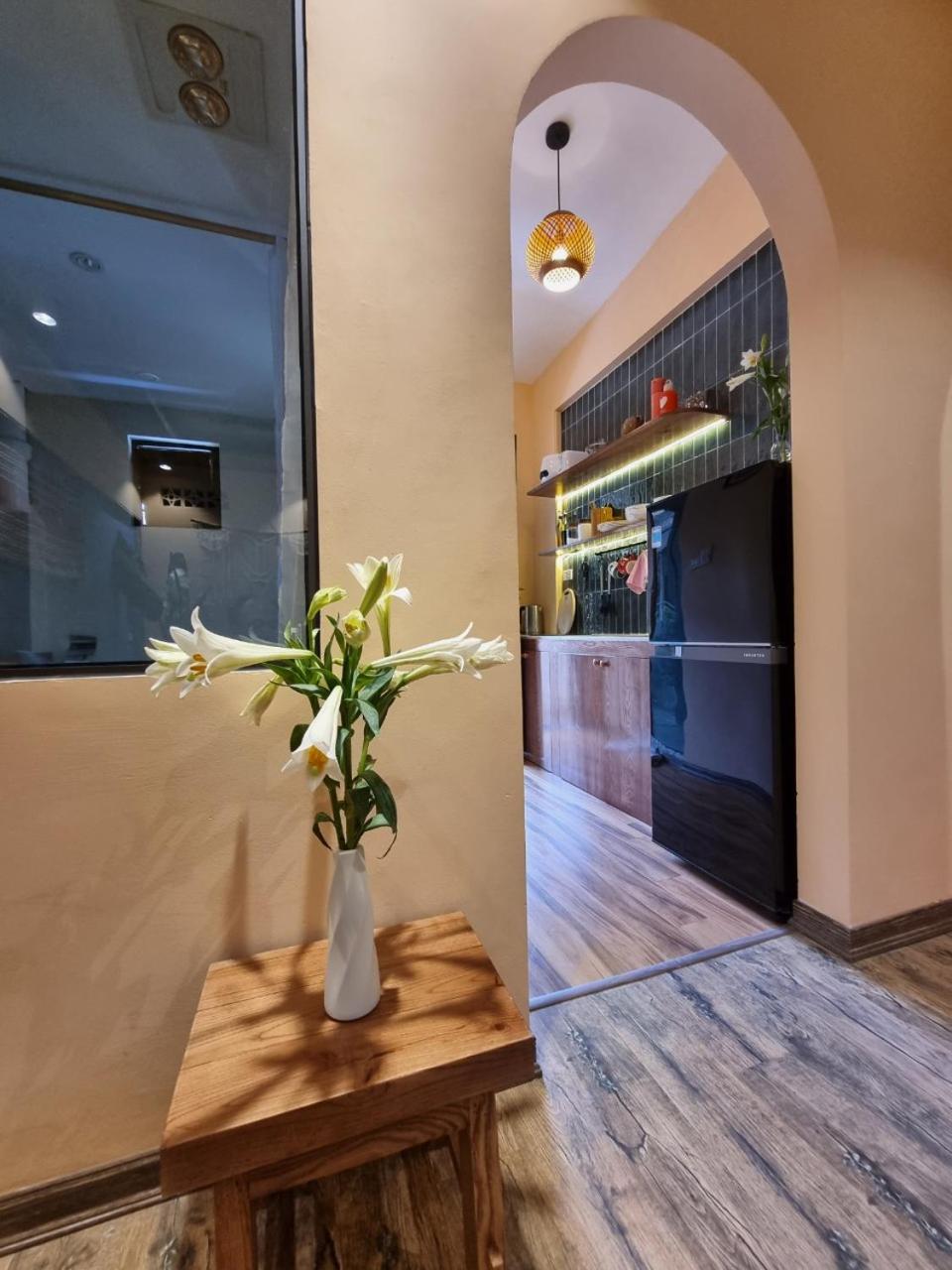 Quiet Private Apartment, 5' to Hoan Kiem Lake, 2 Balconies, 1 Bedroom, Free WIFI - NETFLIX, Zeit Home 506