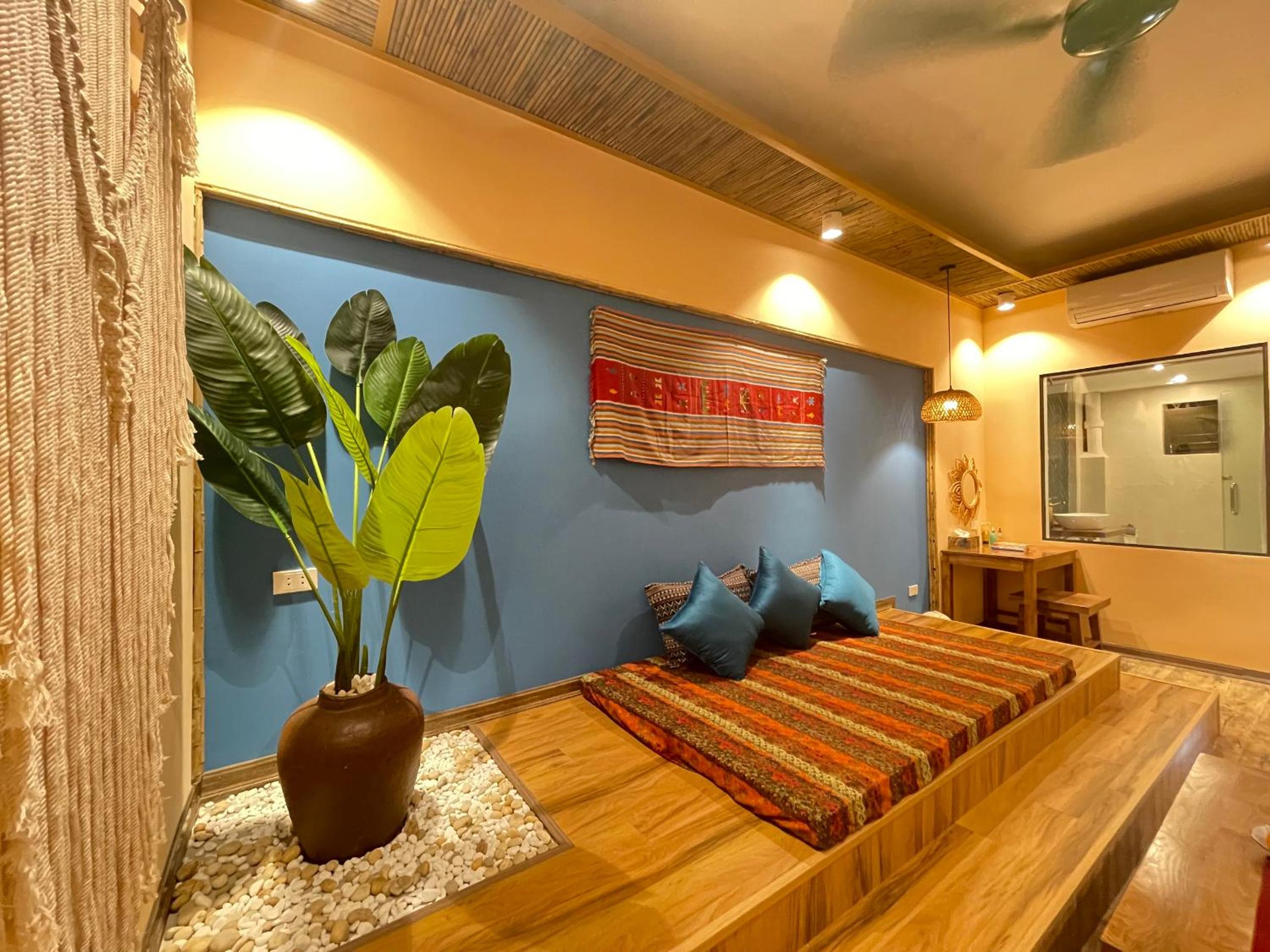 Quiet Private Apartment, 5' to Hoan Kiem Lake, 2 Balconies, 1 Bedroom, Free WIFI - NETFLIX, Zeit Home 506