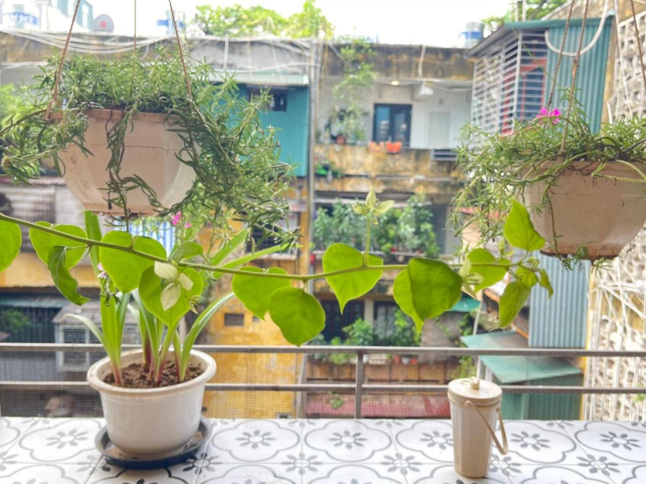 Quiet Private Apartment, 5' to Hoan Kiem Lake, 2 Balconies, 1 Bedroom, Free WIFI - NETFLIX, Zeit Home 506
