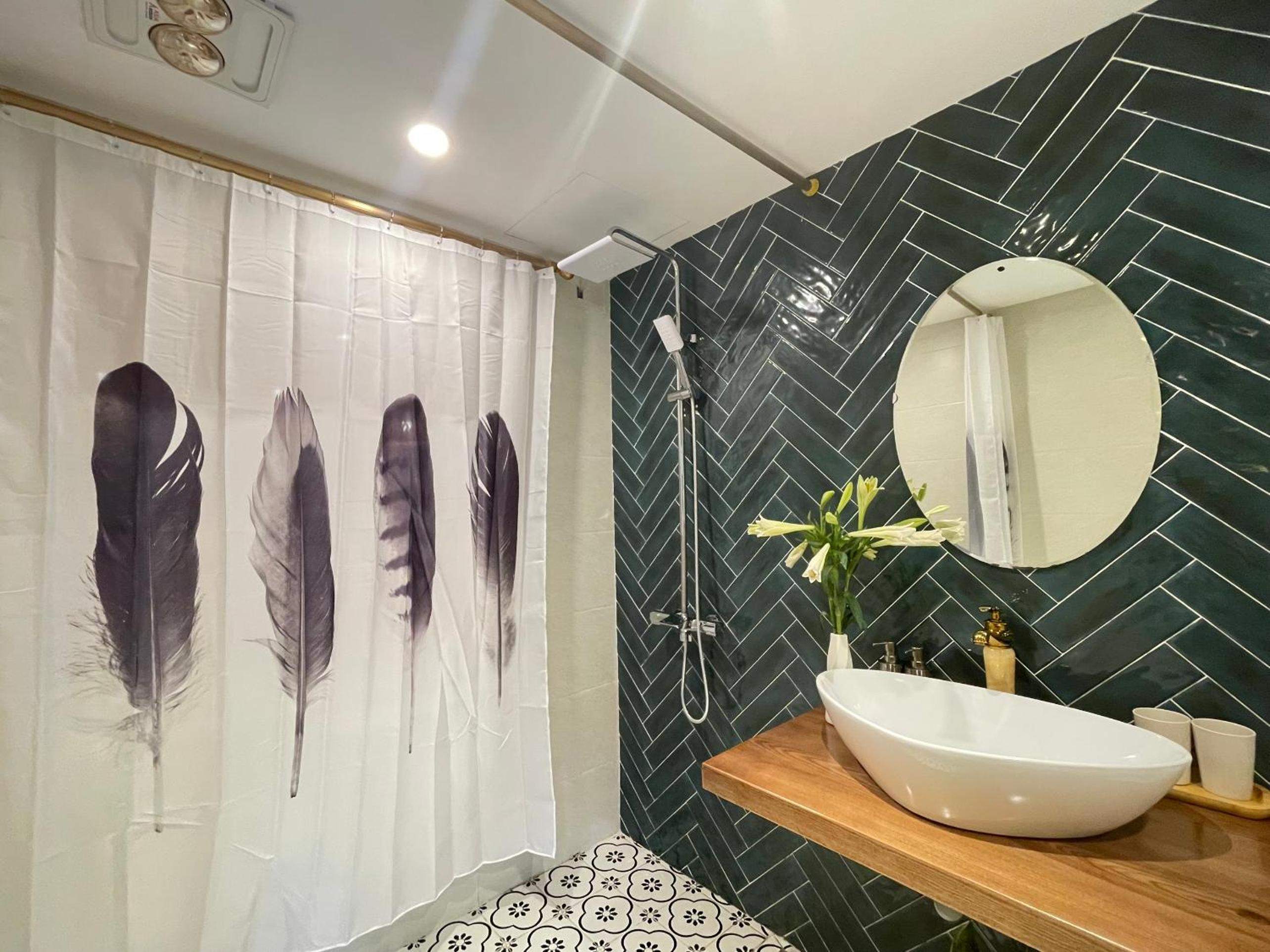 Quiet Private Apartment, 5' to Hoan Kiem Lake, 2 Balconies, 1 Bedroom, Free WIFI - NETFLIX, Zeit Home 506