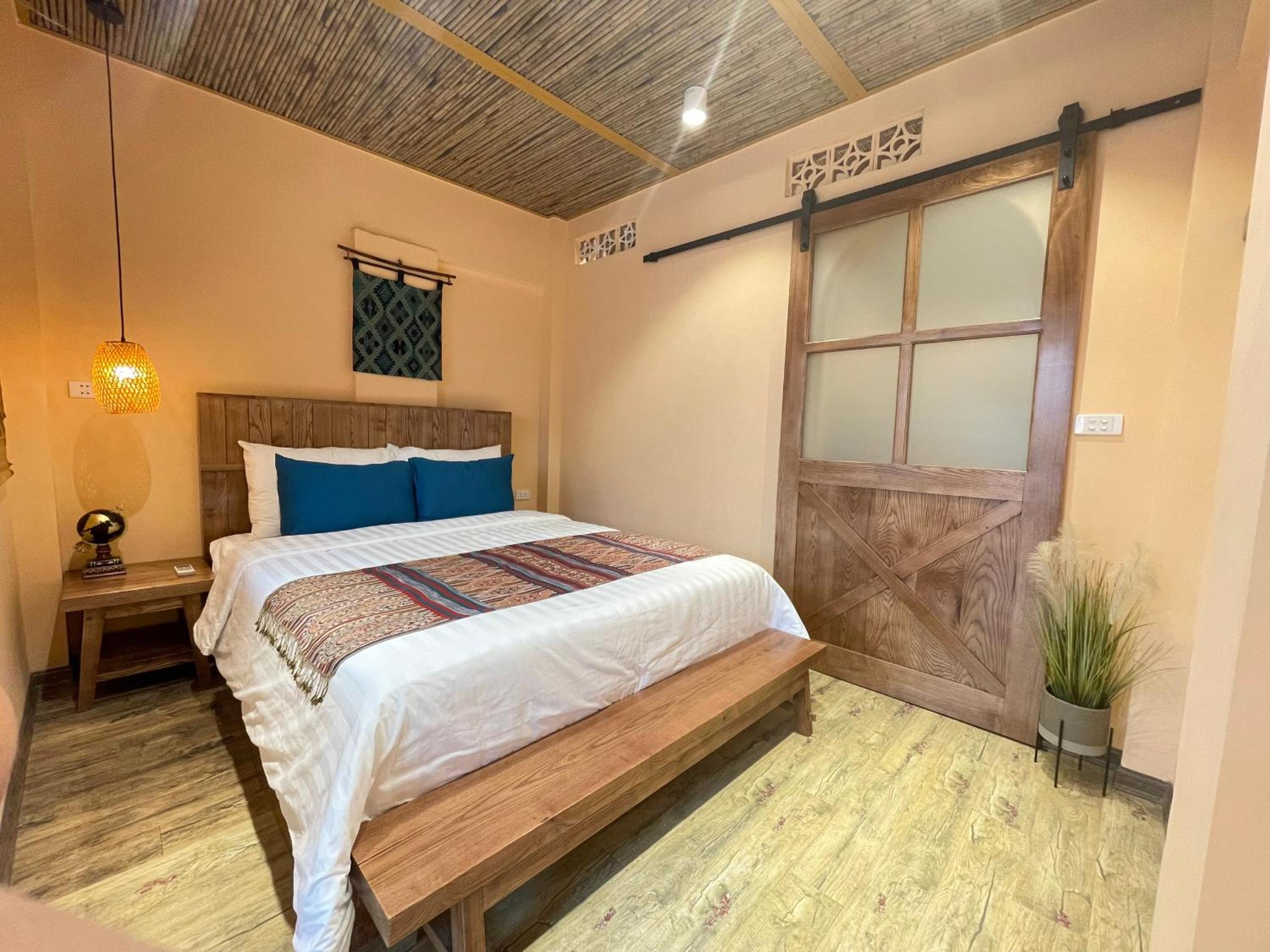 Quiet Private Apartment, 5' to Hoan Kiem Lake, 2 Balconies, 1 Bedroom, Free WIFI - NETFLIX, Zeit Home 506