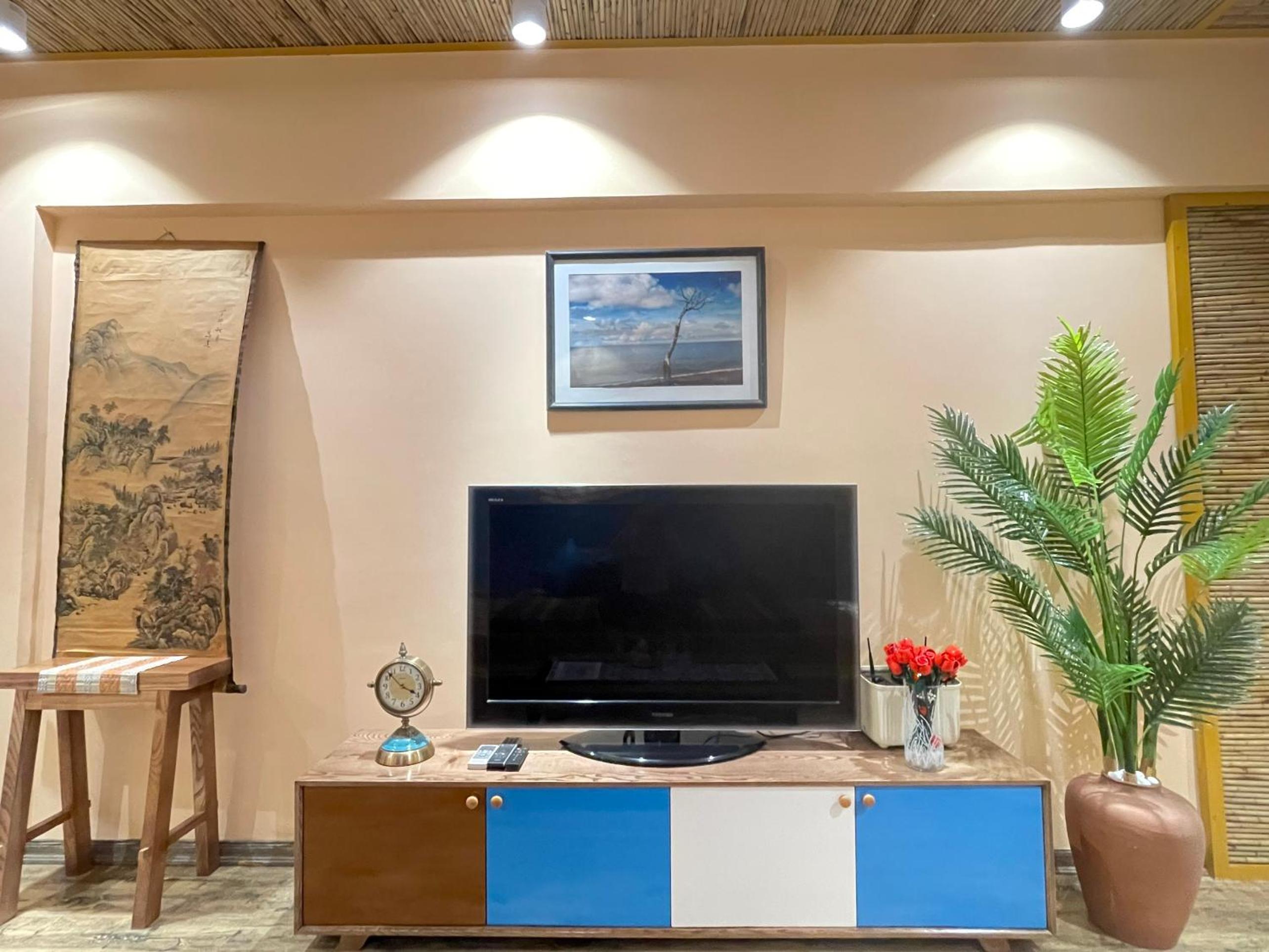 Quiet Private Apartment, 5' to Hoan Kiem Lake, 2 Balconies, 1 Bedroom, Free WIFI - NETFLIX, Zeit Home 506