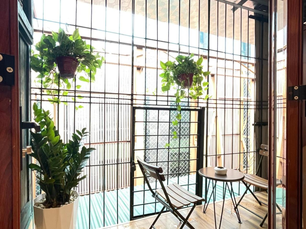 Quiet Private Apartment, 5' to Hoan Kiem Lake, 2 Balconies, 1 Bedroom, Free WIFI - NETFLIX, Zeit Home 506