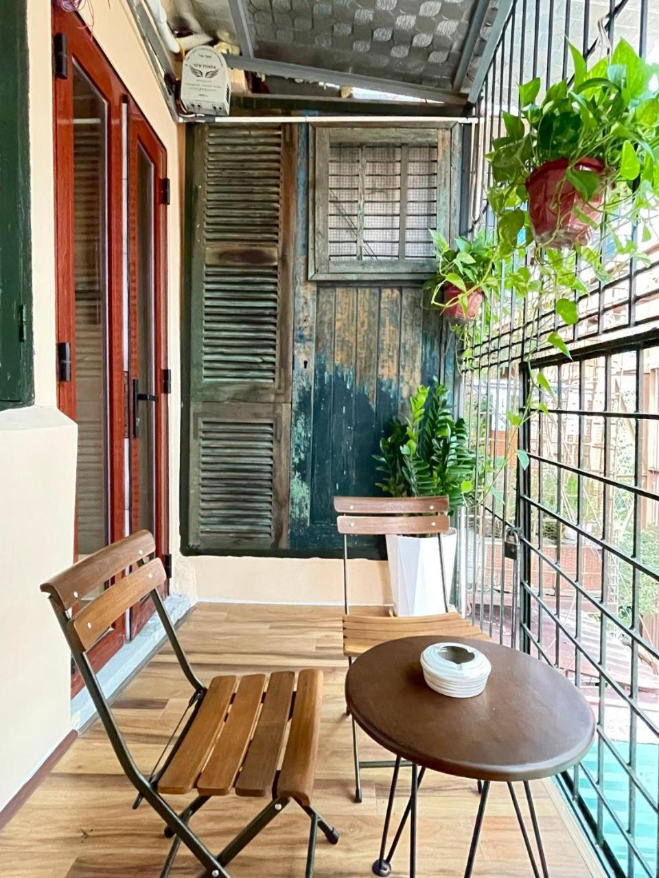 Quiet Private Apartment, 5' to Hoan Kiem Lake, 2 Balconies, 1 Bedroom, Free WIFI - NETFLIX, Zeit Home 506