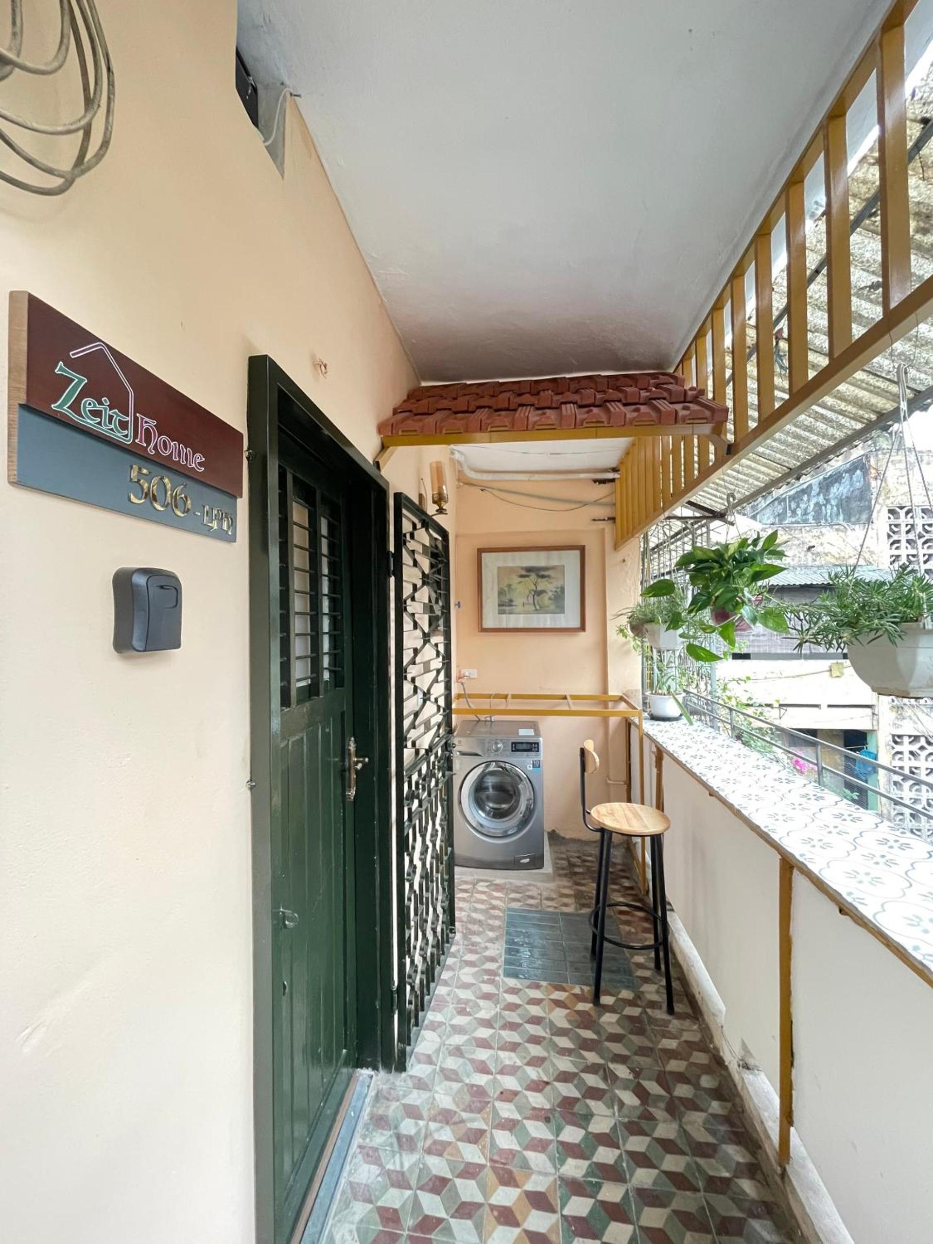 Quiet Private Apartment, 5' to Hoan Kiem Lake, 2 Balconies, 1 Bedroom, Free WIFI - NETFLIX, Zeit Home 506