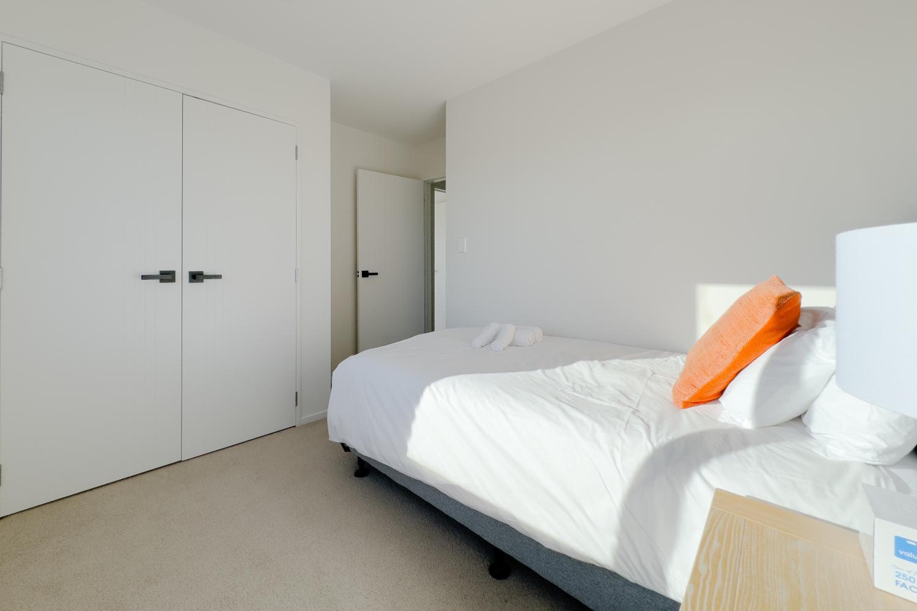 Stunning Three bedroom Unit in Forrest Hill view 3