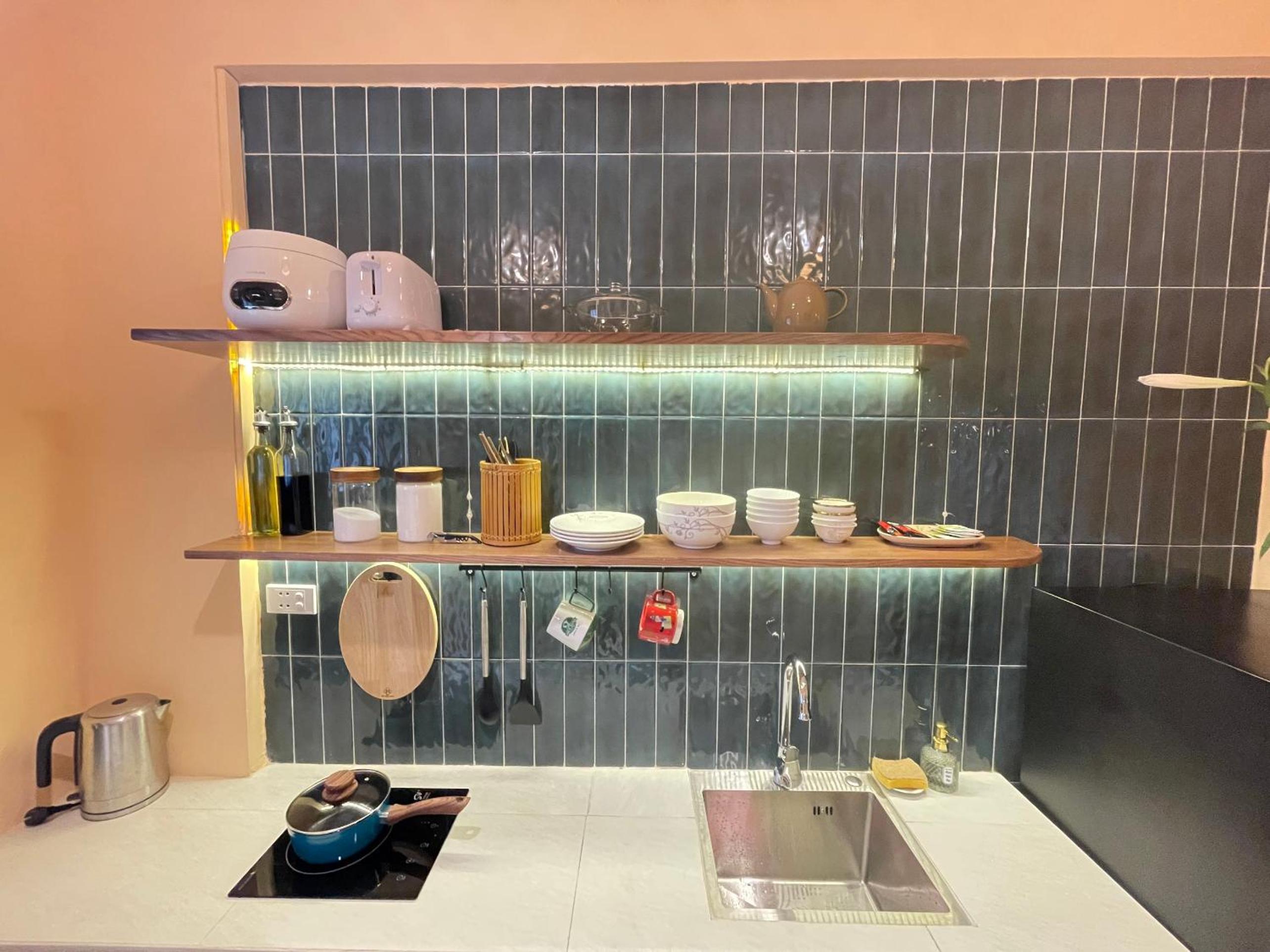 Quiet Private Apartment, 5' to Hoan Kiem Lake, 2 Balconies, 1 Bedroom, Free WIFI - NETFLIX, Zeit Home 506