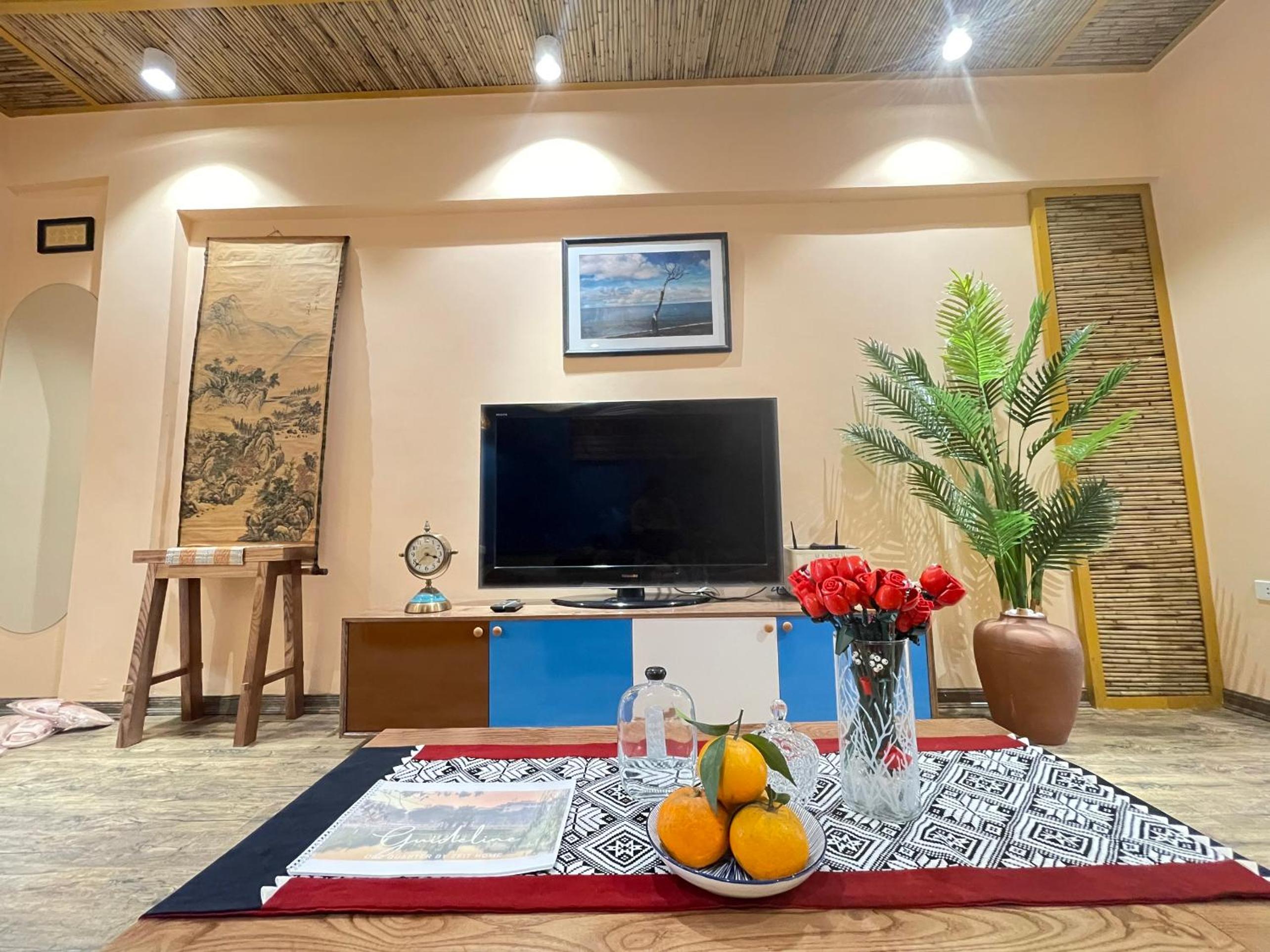Quiet Private Apartment, 5' to Hoan Kiem Lake, 2 Balconies, 1 Bedroom, Free WIFI - NETFLIX, Zeit Home 506