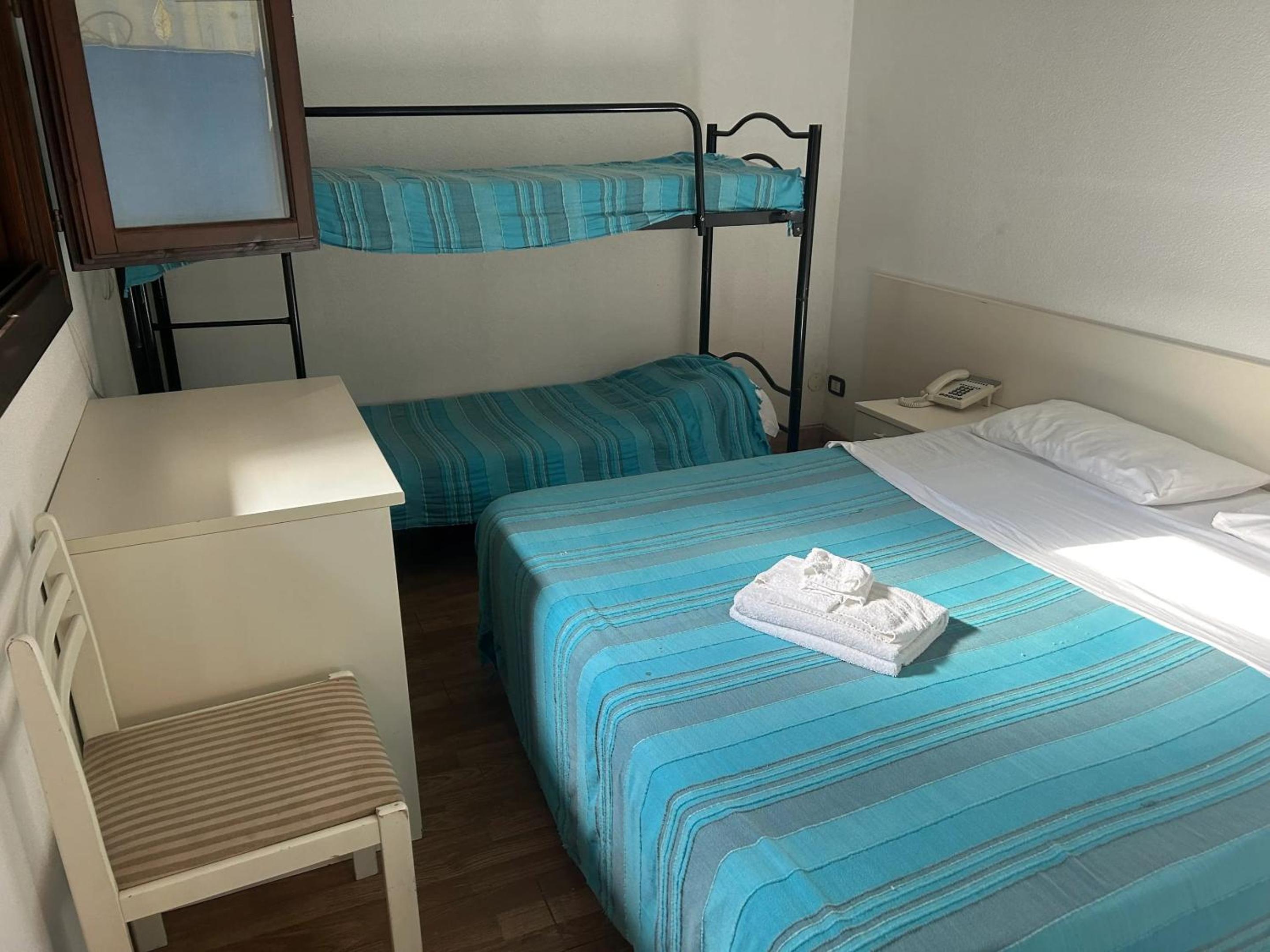 Charming Apartment in Mongiove: Comfort for 4