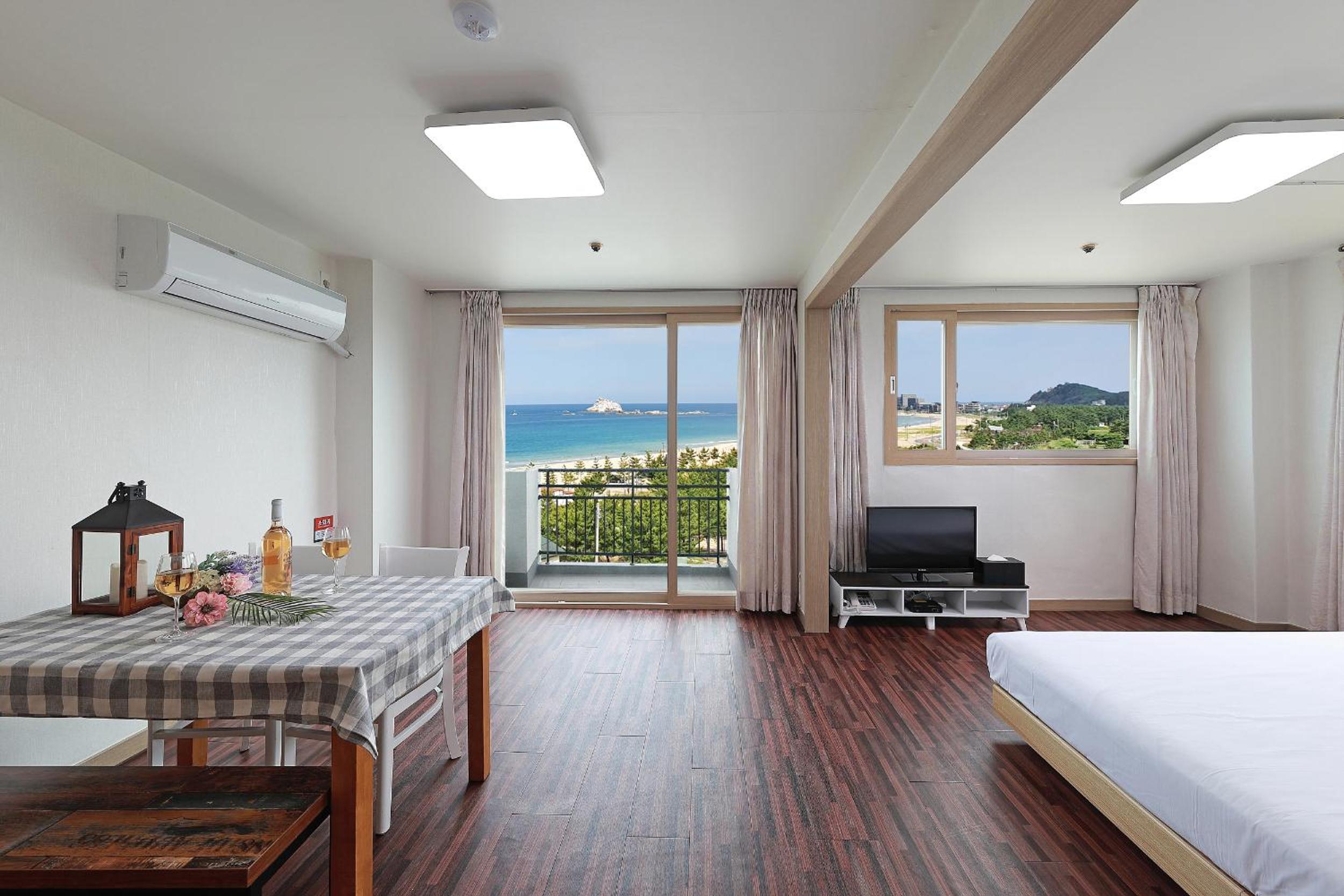 Ocean2YouResort SokchoSeorakBeach Hotel&Condo