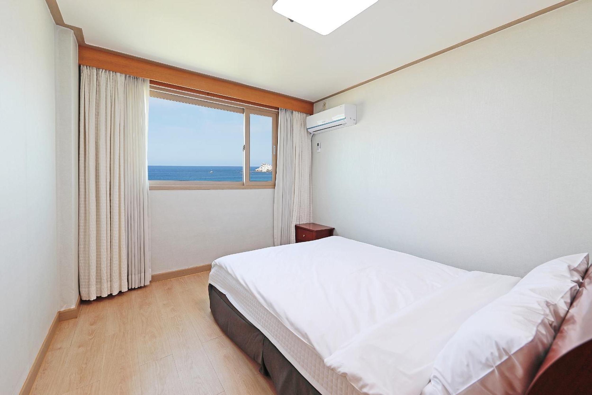 Ocean2YouResort SokchoSeorakBeach Hotel&Condo - Image 3