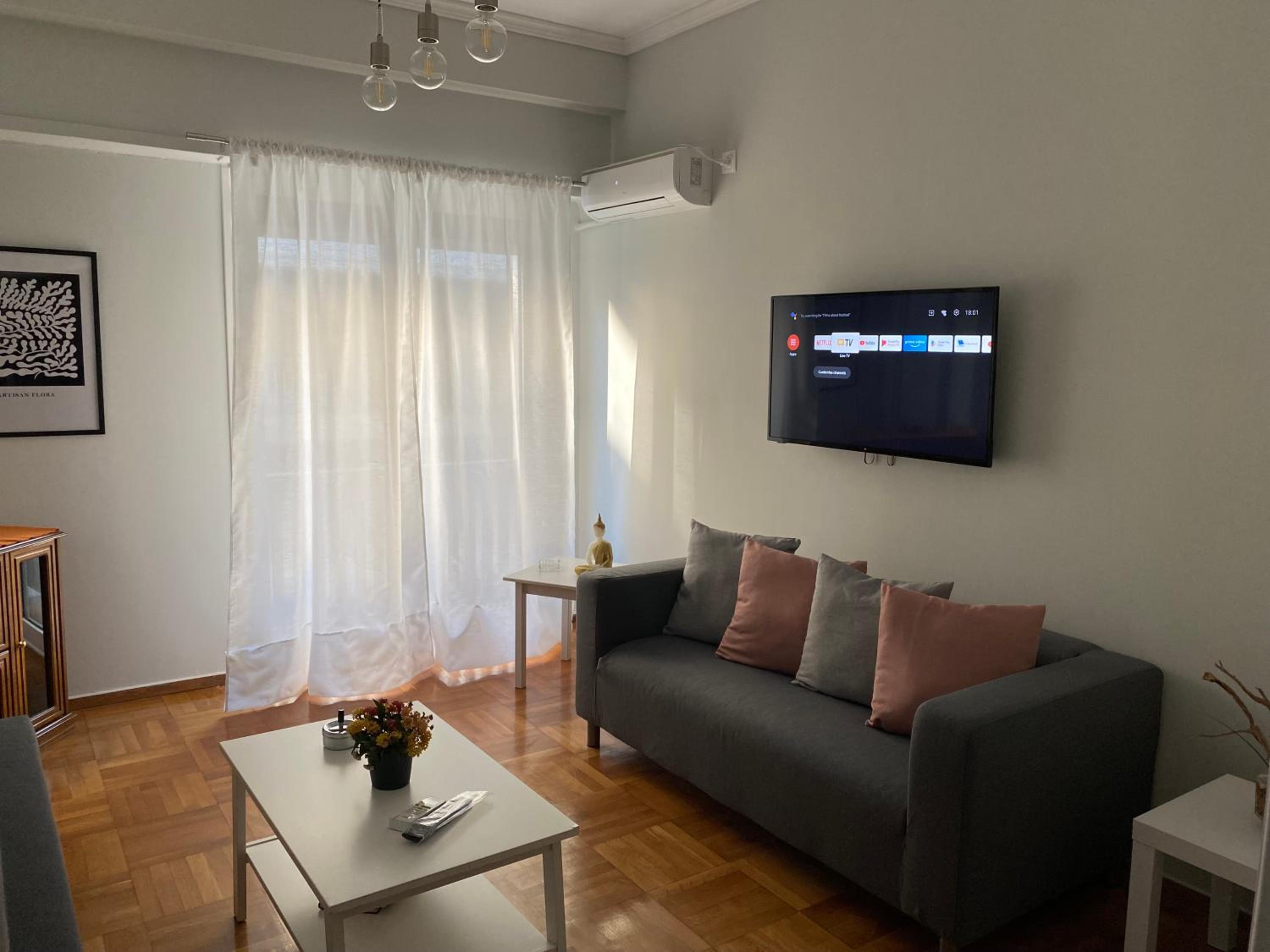 Urban Chic Flat Pagrati Athens