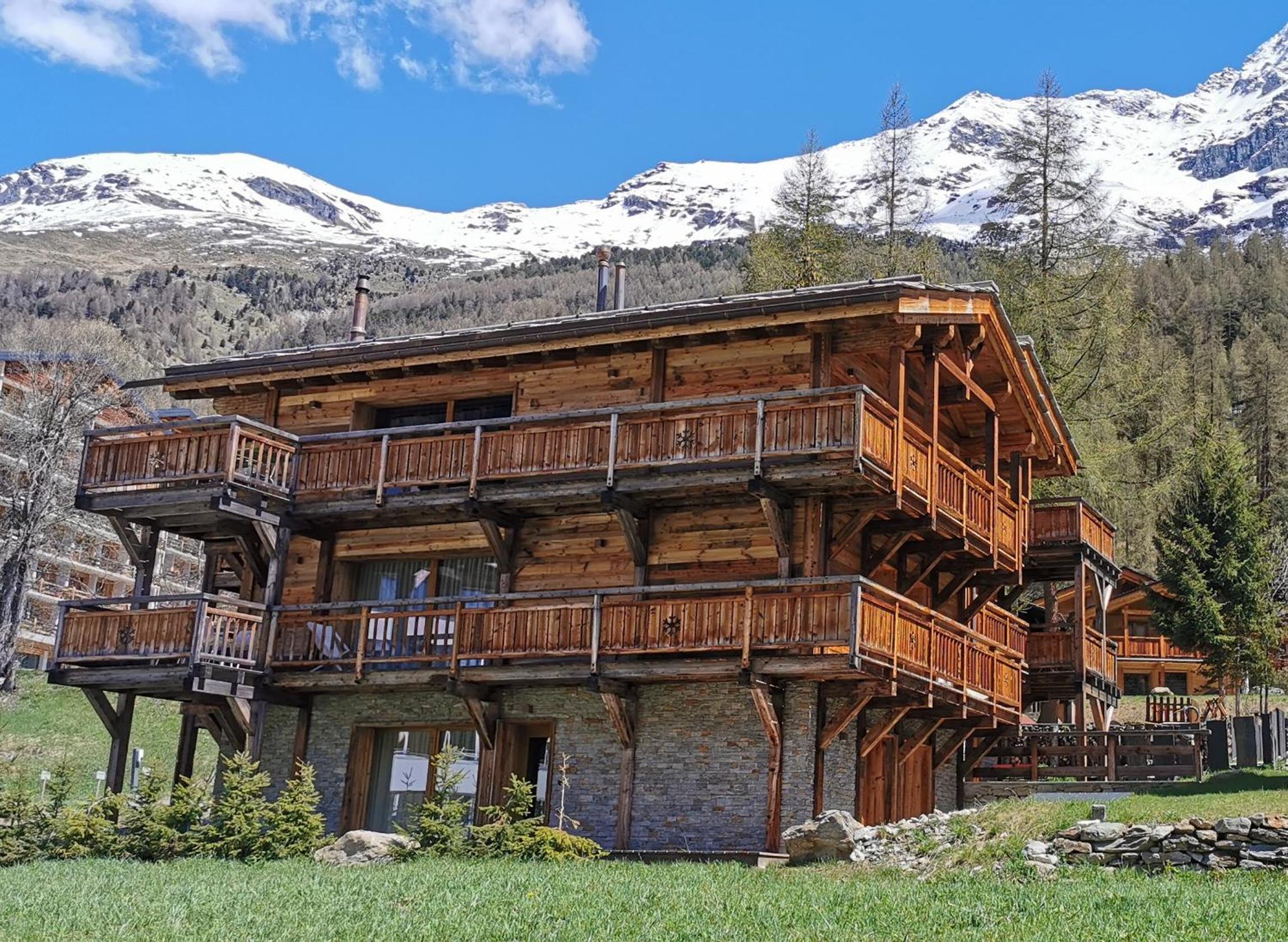 appartement avec jardin dans luxueux chalet view 3