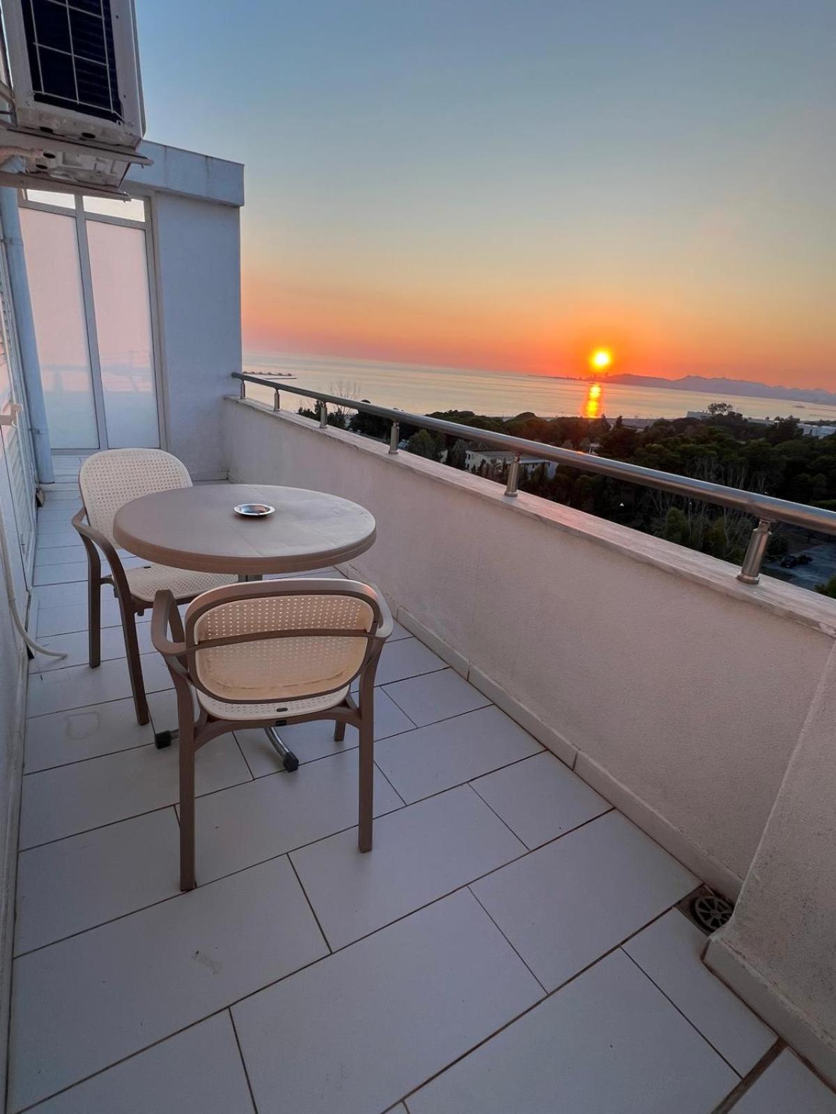 Penthouse d'exception avec Rooftop vue mer et colline 3 chambres sur 2 étages 100m de la plage