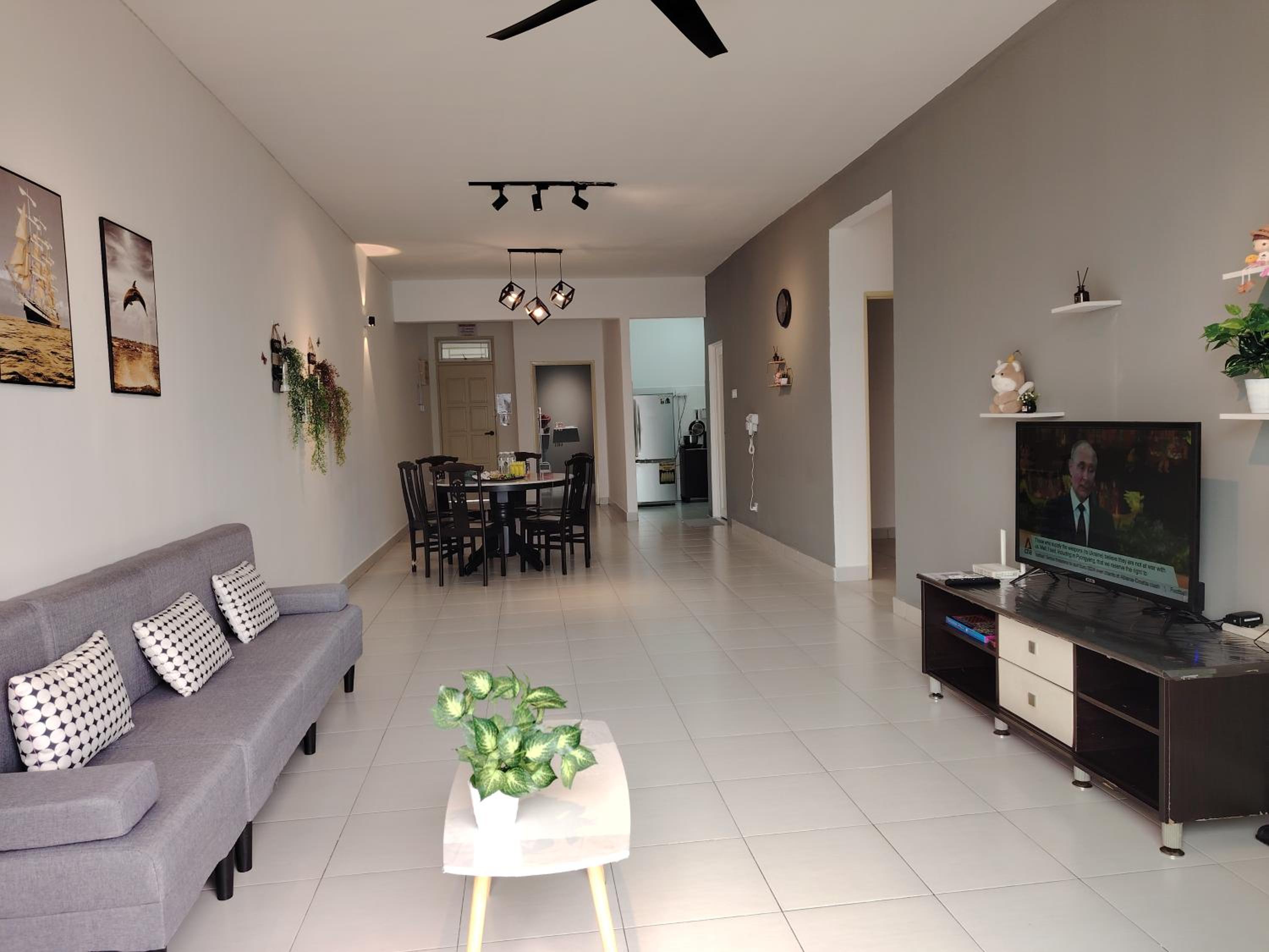 Maison Inn - Affordable Sleeps 6 to 13 near Tebrau AEON & Toppen