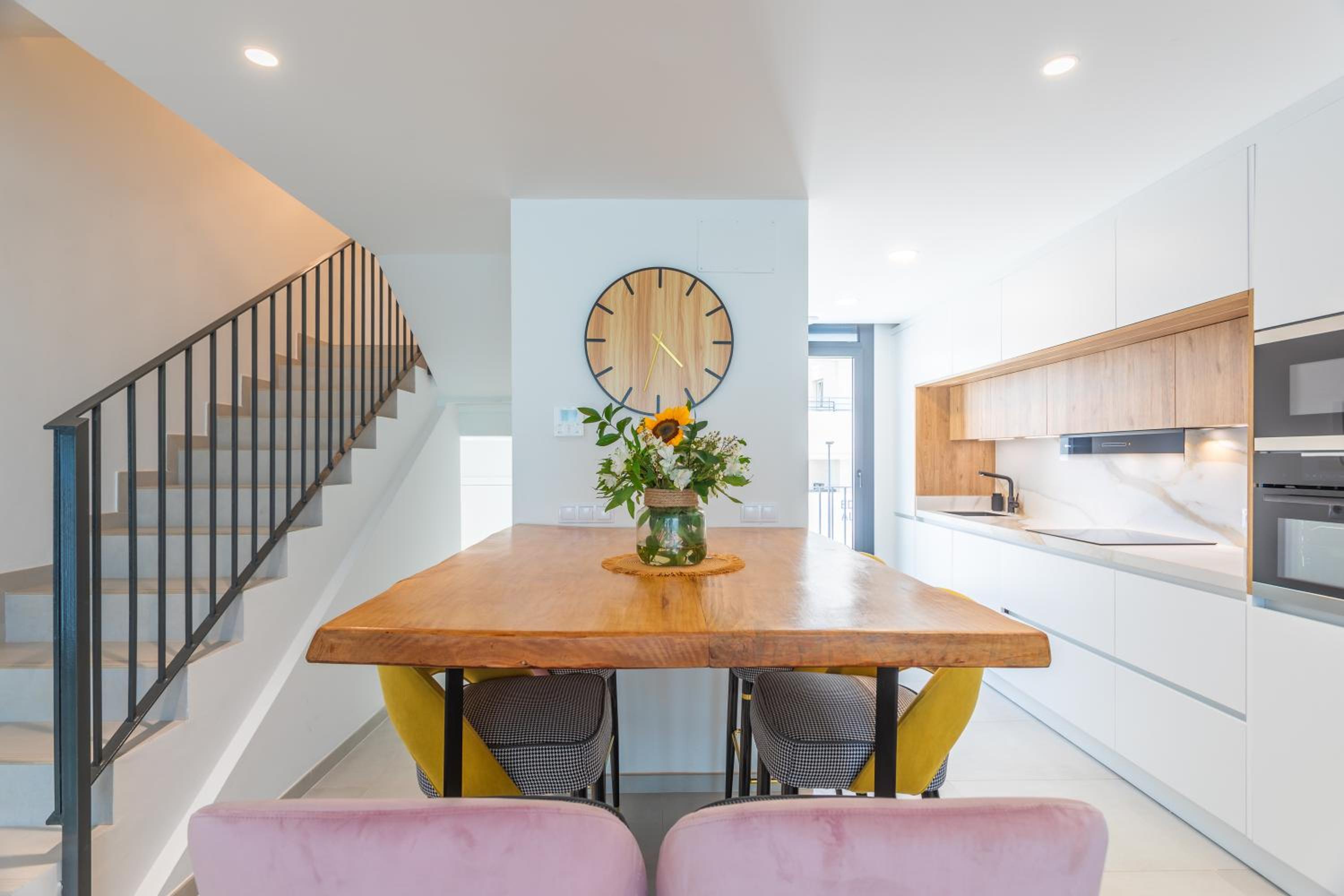 Spatious, Views, Terraces, Jacuzzi and WIFI - fibre view 5