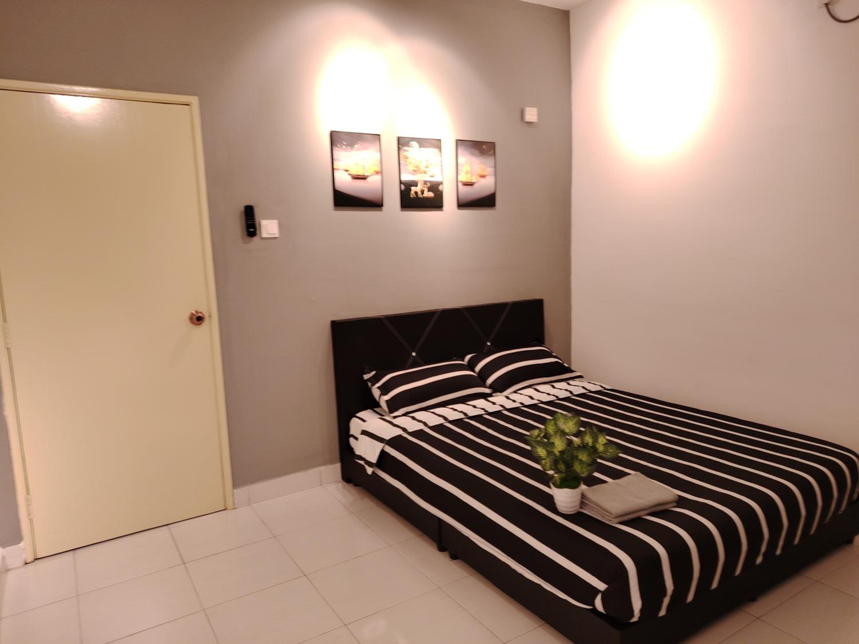 Maison Inn - Affordable Sleeps 6 to 13 near Tebrau AEON & Toppen