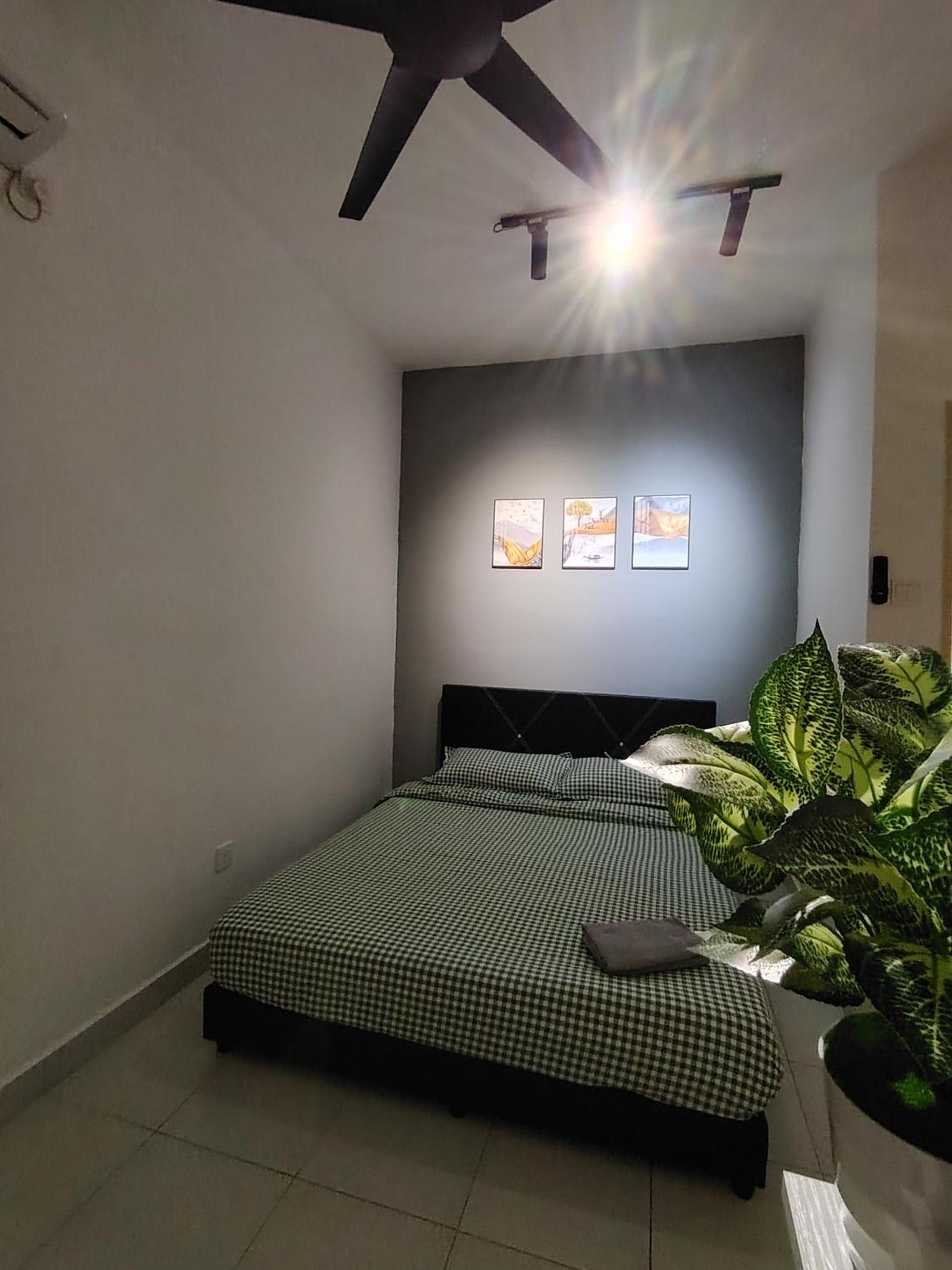 Maison Inn - Affordable Sleeps 6 to 13 near Tebrau AEON & Toppen