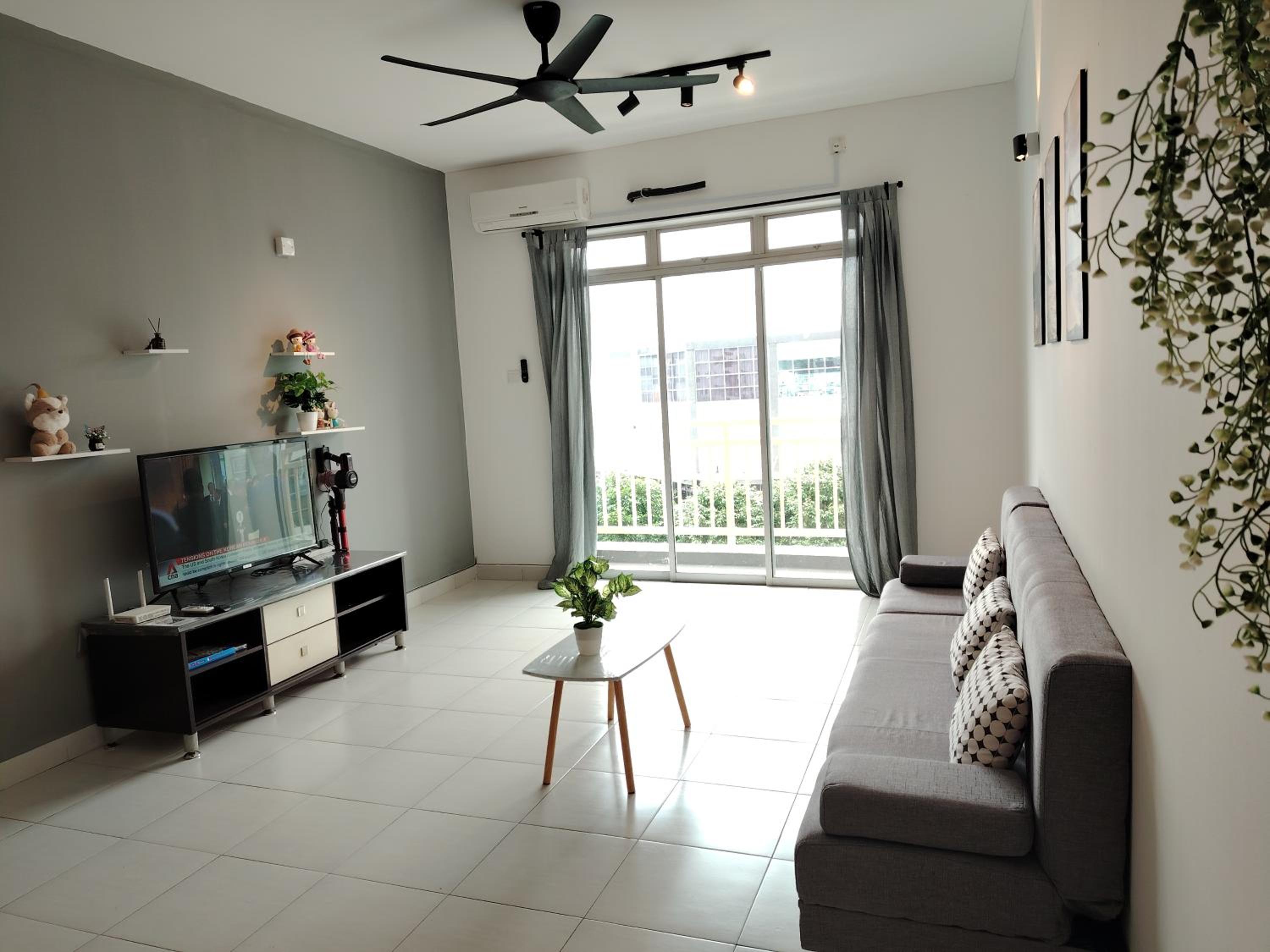 Maison Inn - Affordable Sleeps 6 to 13 near Tebrau AEON & Toppen