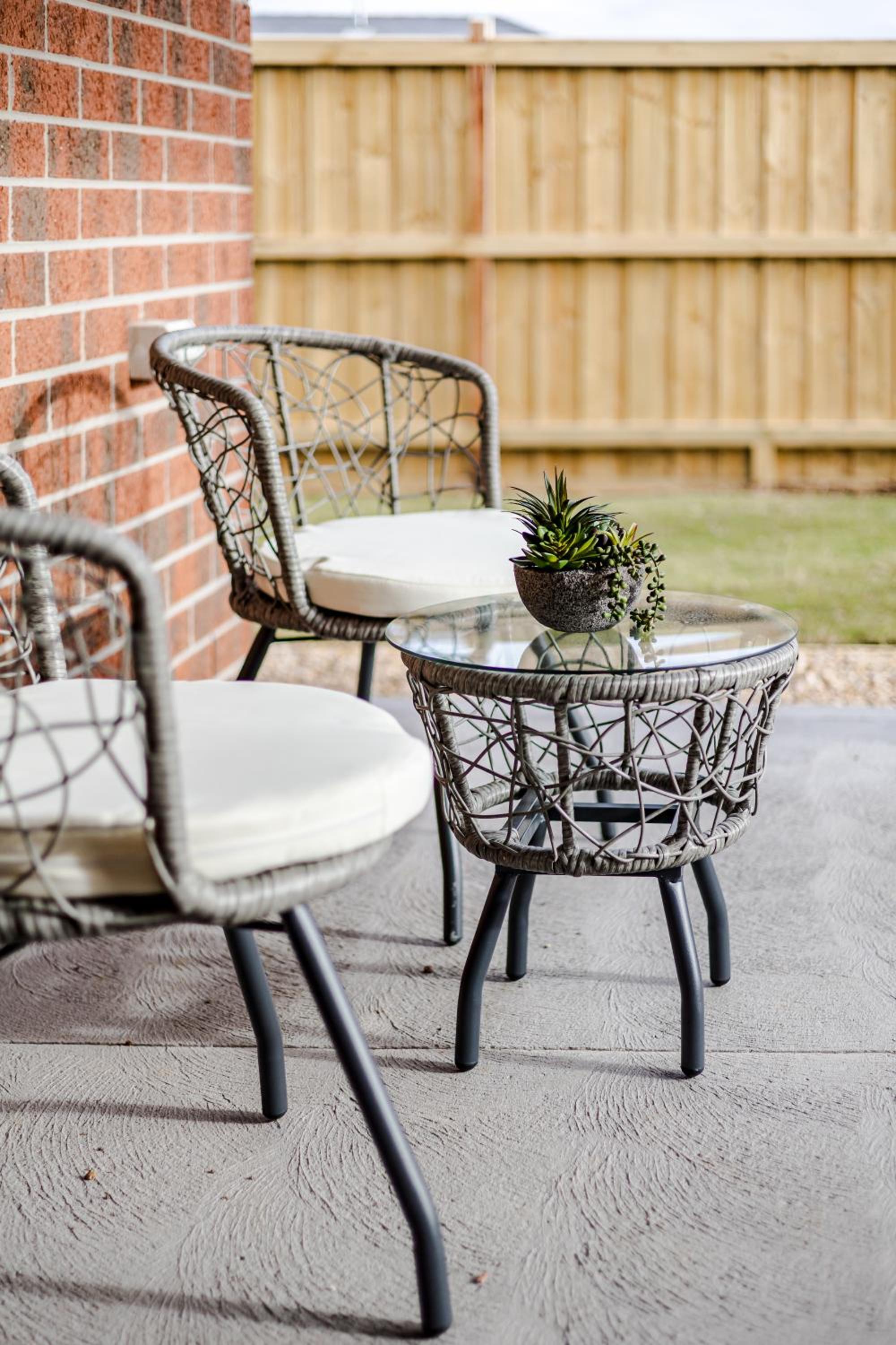 StayAU Charming 4BR Retreat in Wyndham Vale